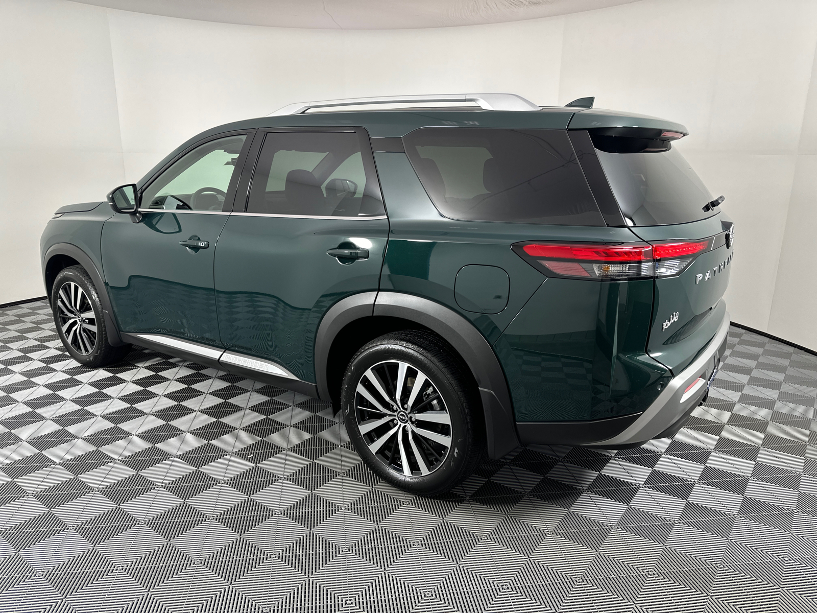 2024 Nissan Pathfinder Platinum 5