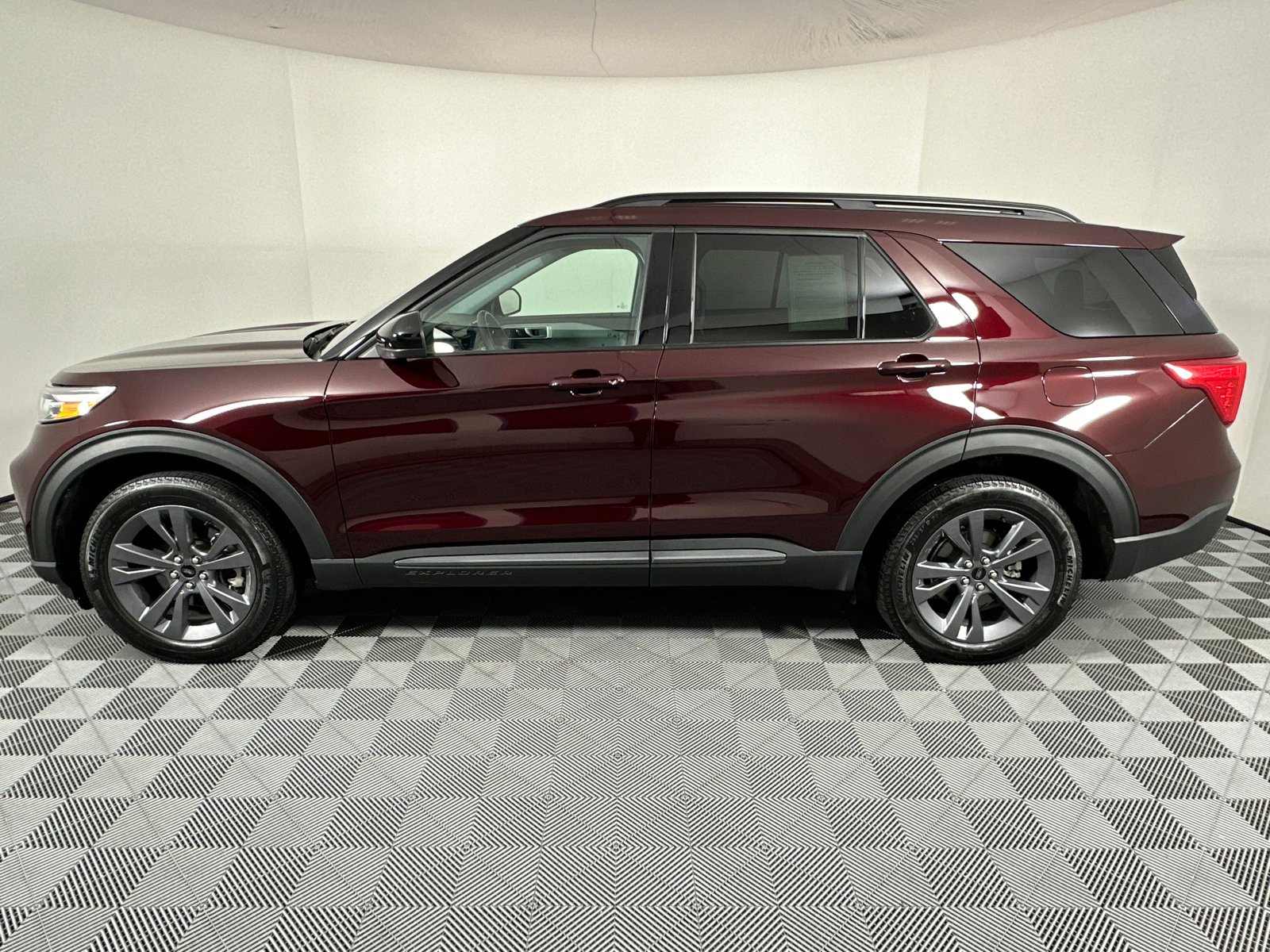 2022 Ford Explorer XLT 4