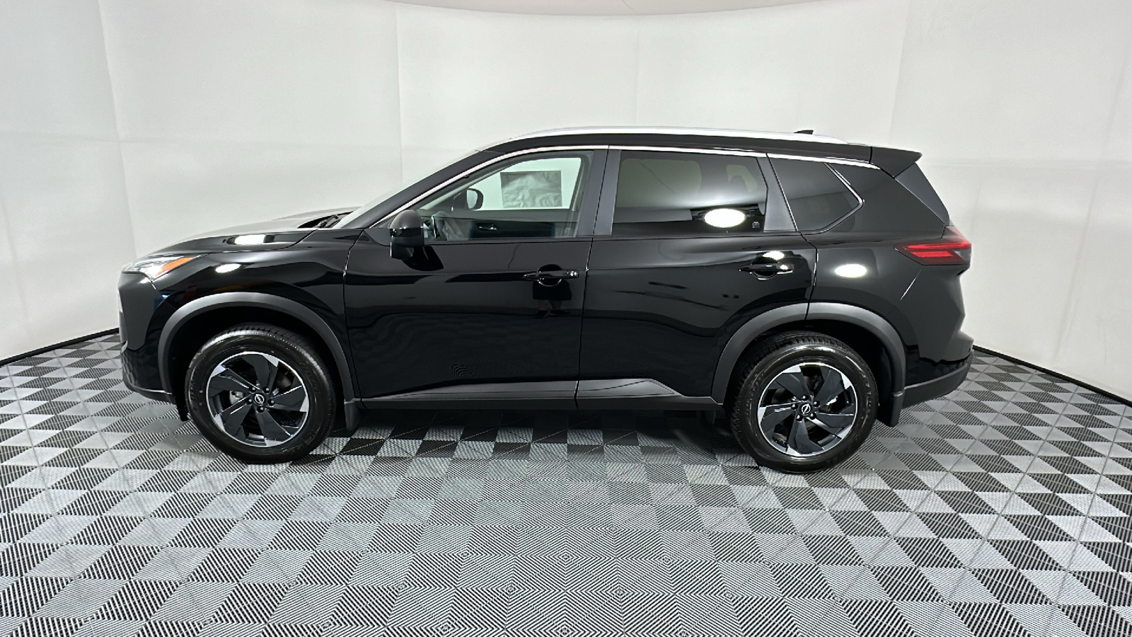 2024 Nissan Rogue SV 4