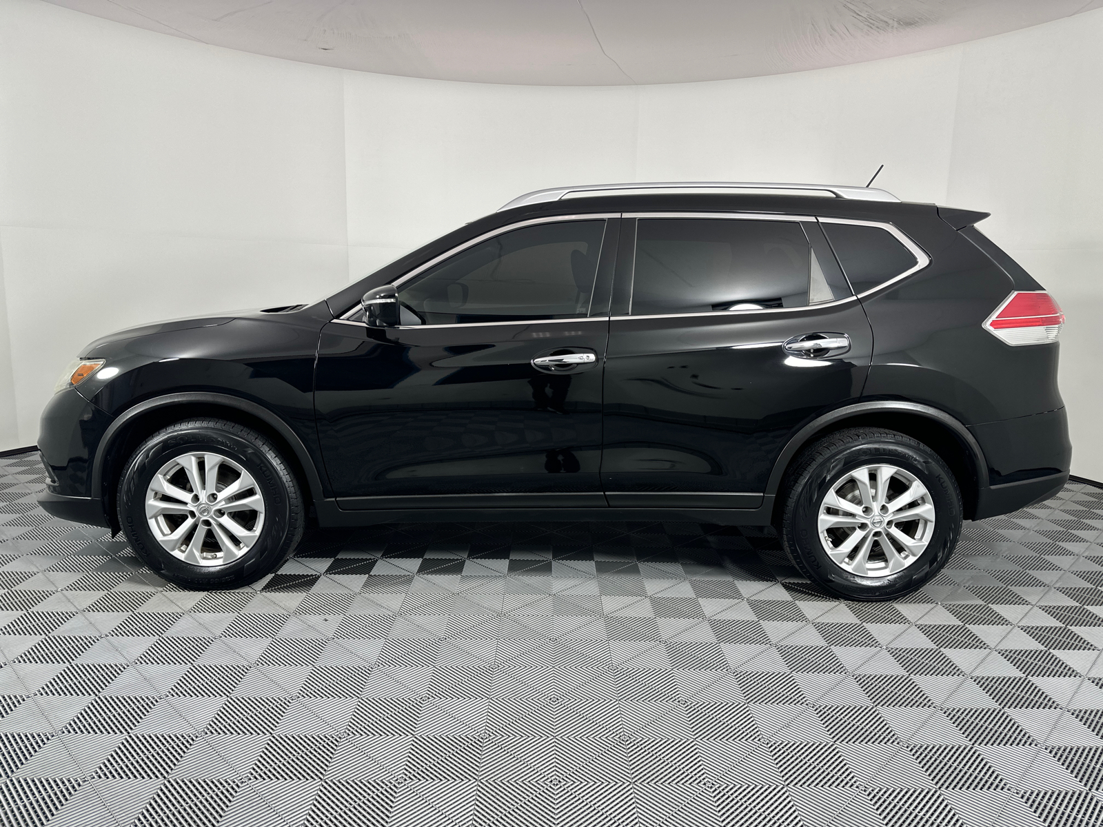 2015 Nissan Rogue SV 4