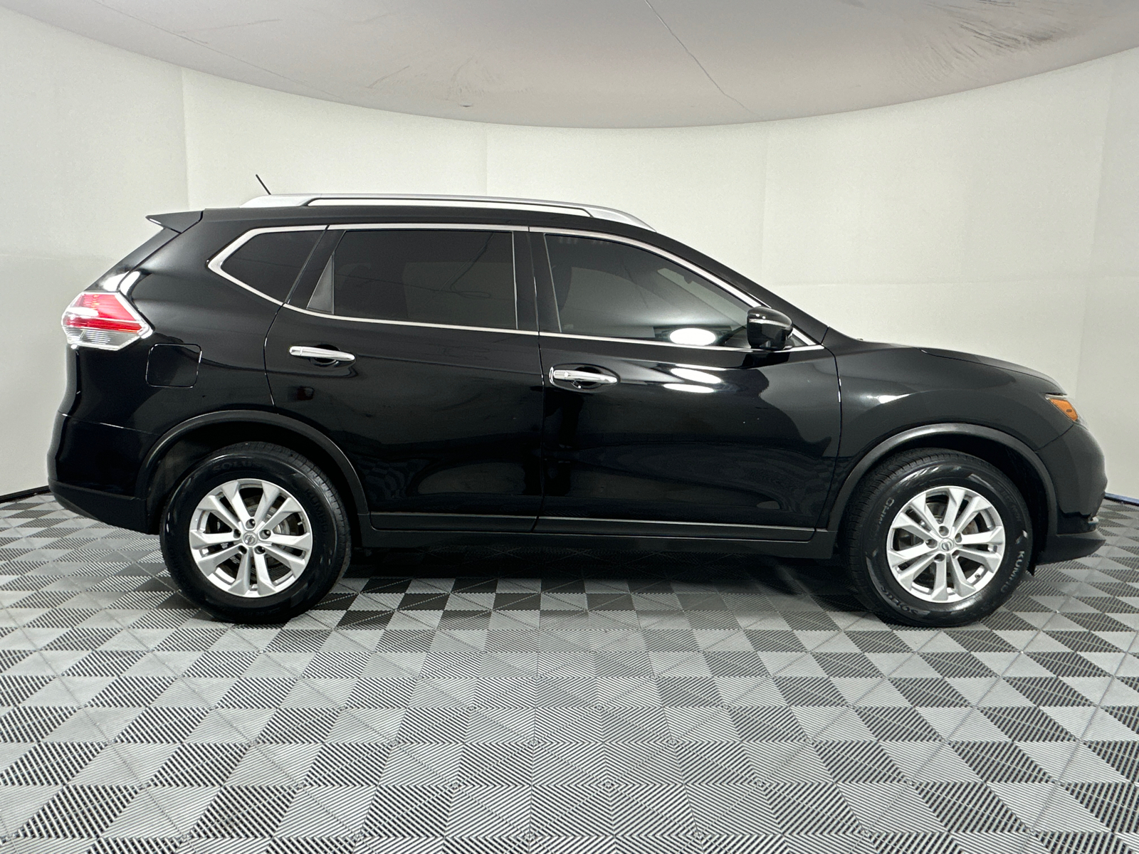 2015 Nissan Rogue SV 8