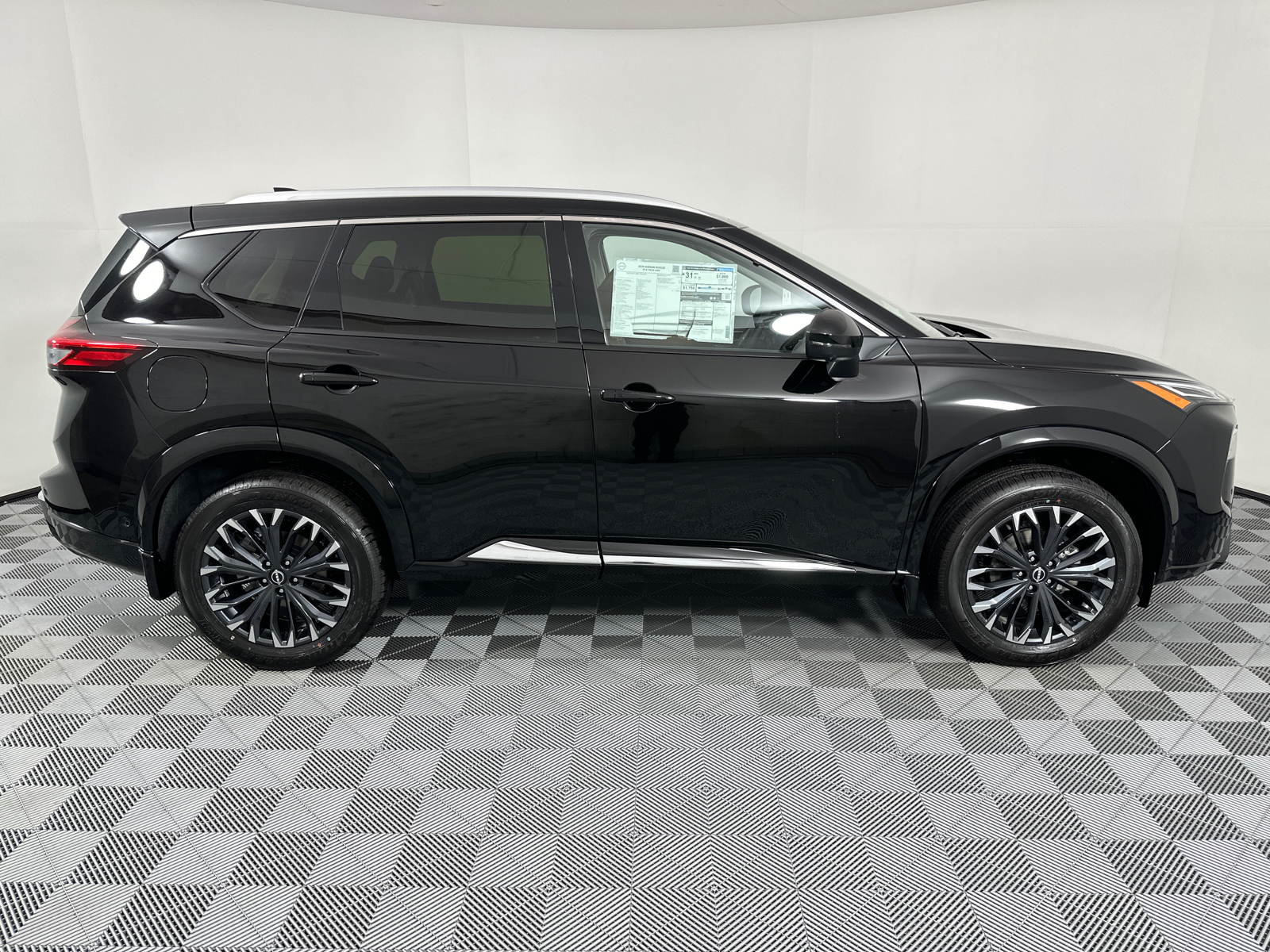 2024 Nissan Rogue Platinum 8