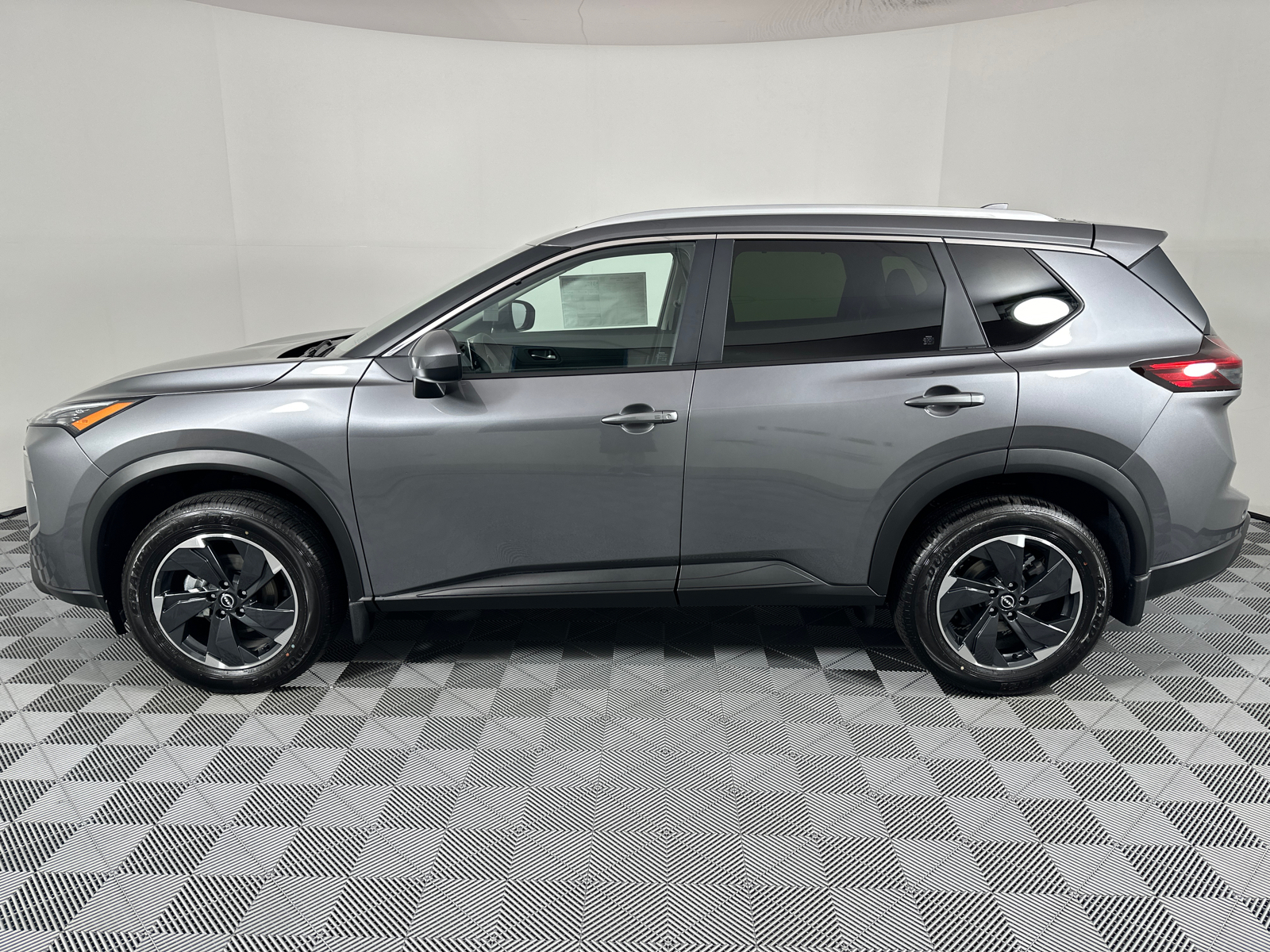 2024 Nissan Rogue SV 4