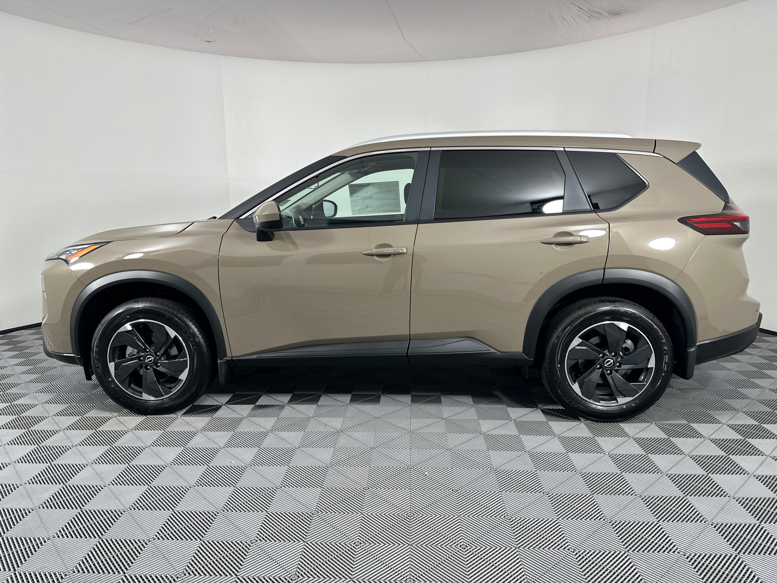 2024 Nissan Rogue SV 4