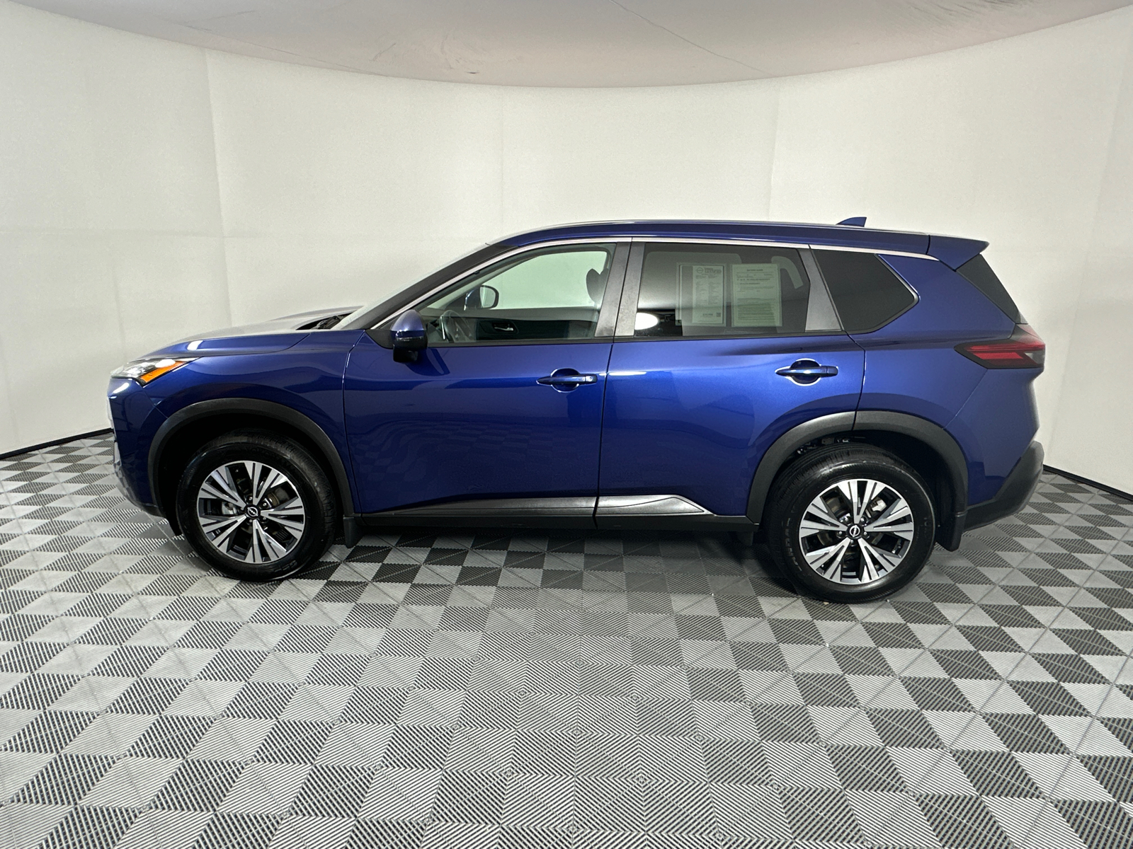 2022 Nissan Rogue SV 4