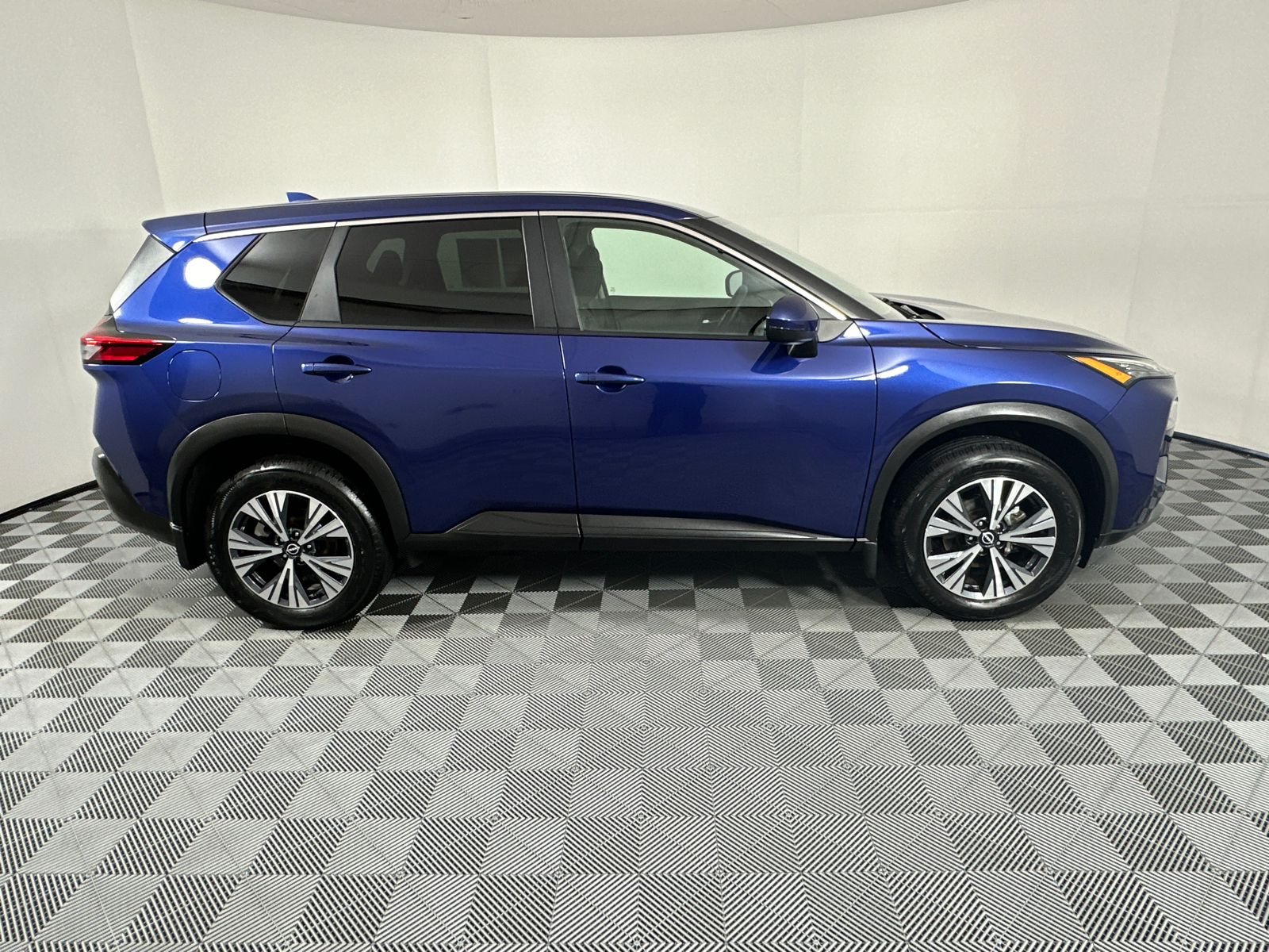 2022 Nissan Rogue SV 8