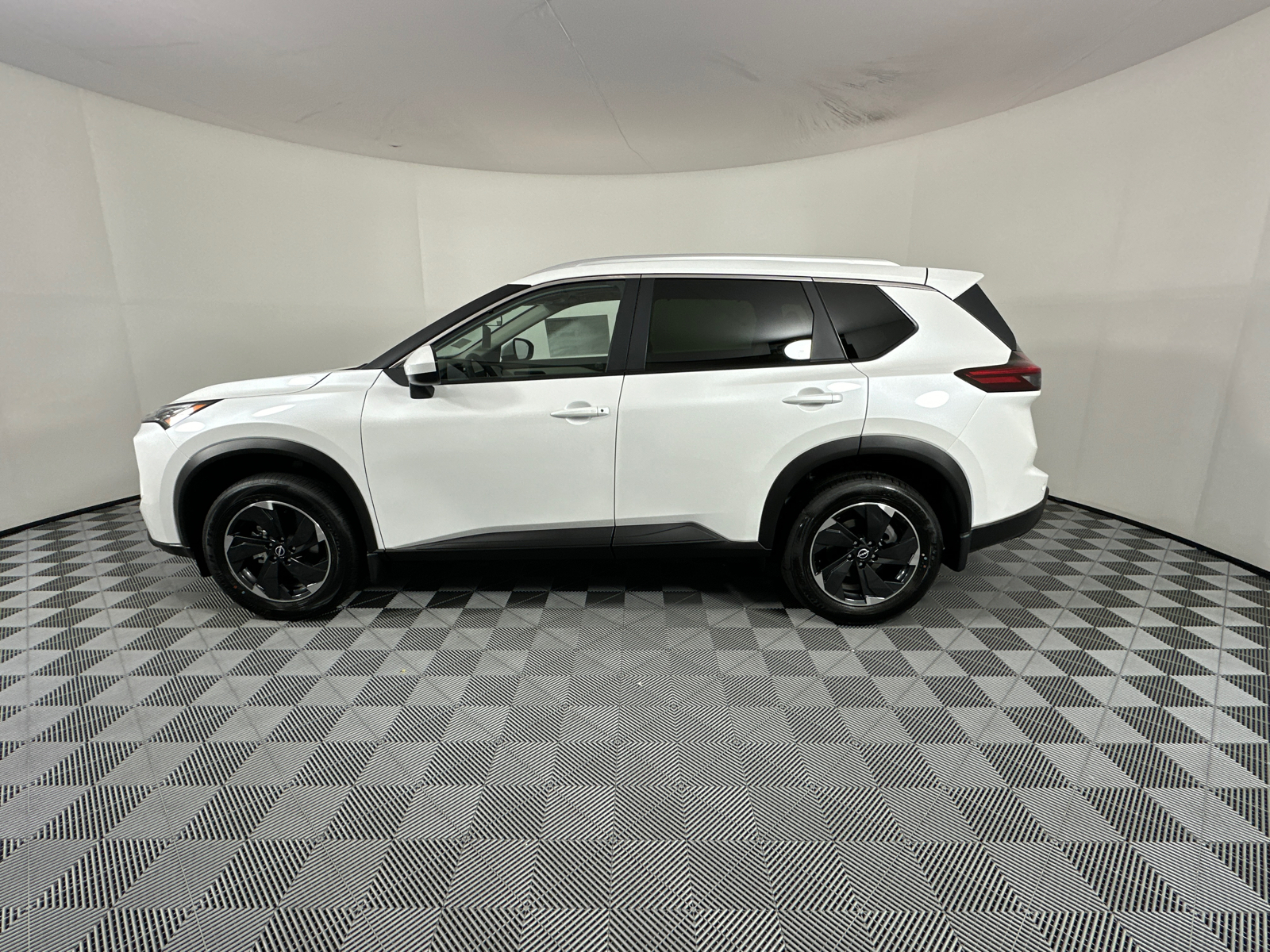 2024 Nissan Rogue SV 4