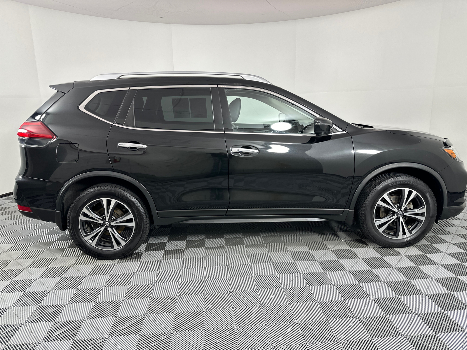 2019 Nissan Rogue SV 8