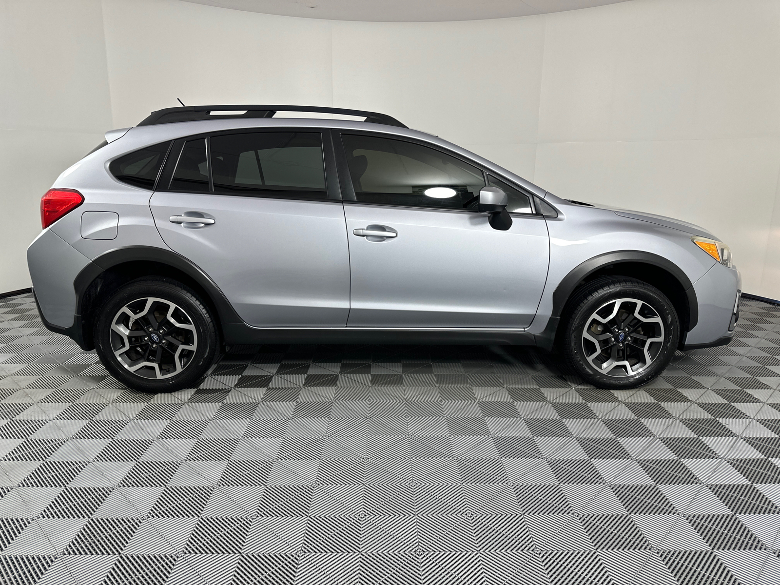 2016 Subaru Crosstrek 2.0i Premium 8