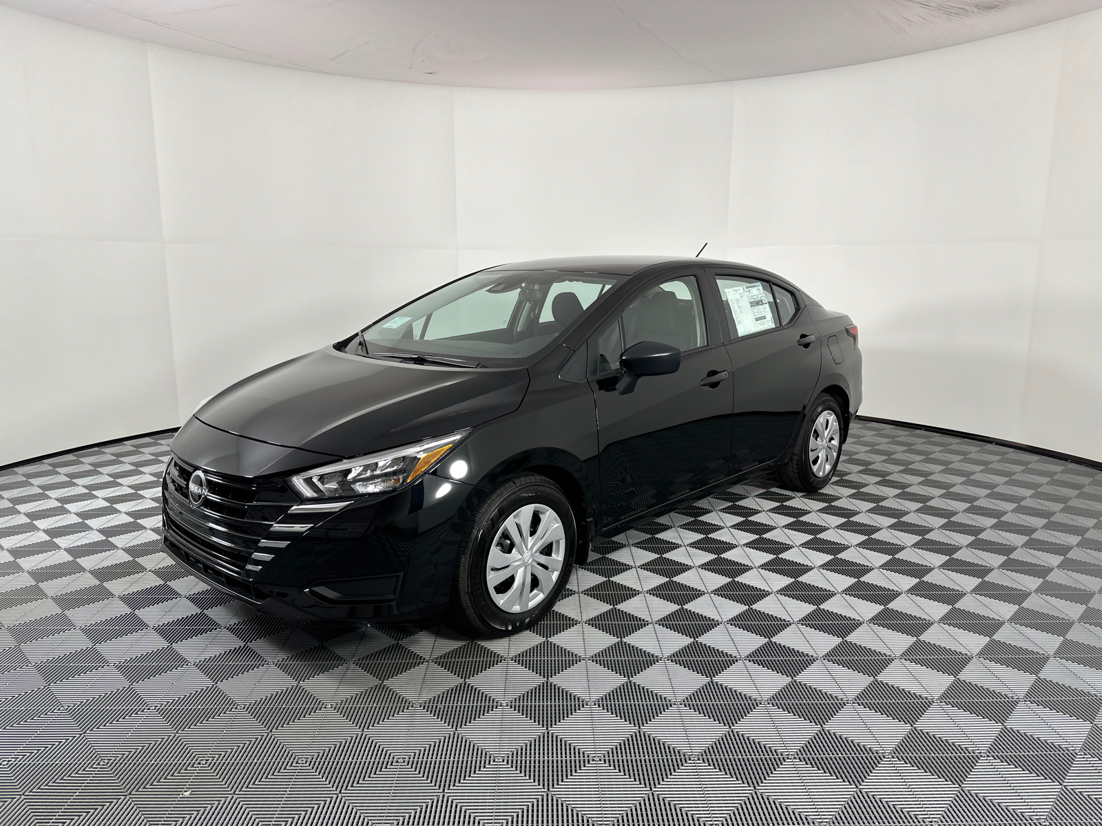 2025 Nissan Versa 1.6 S 3