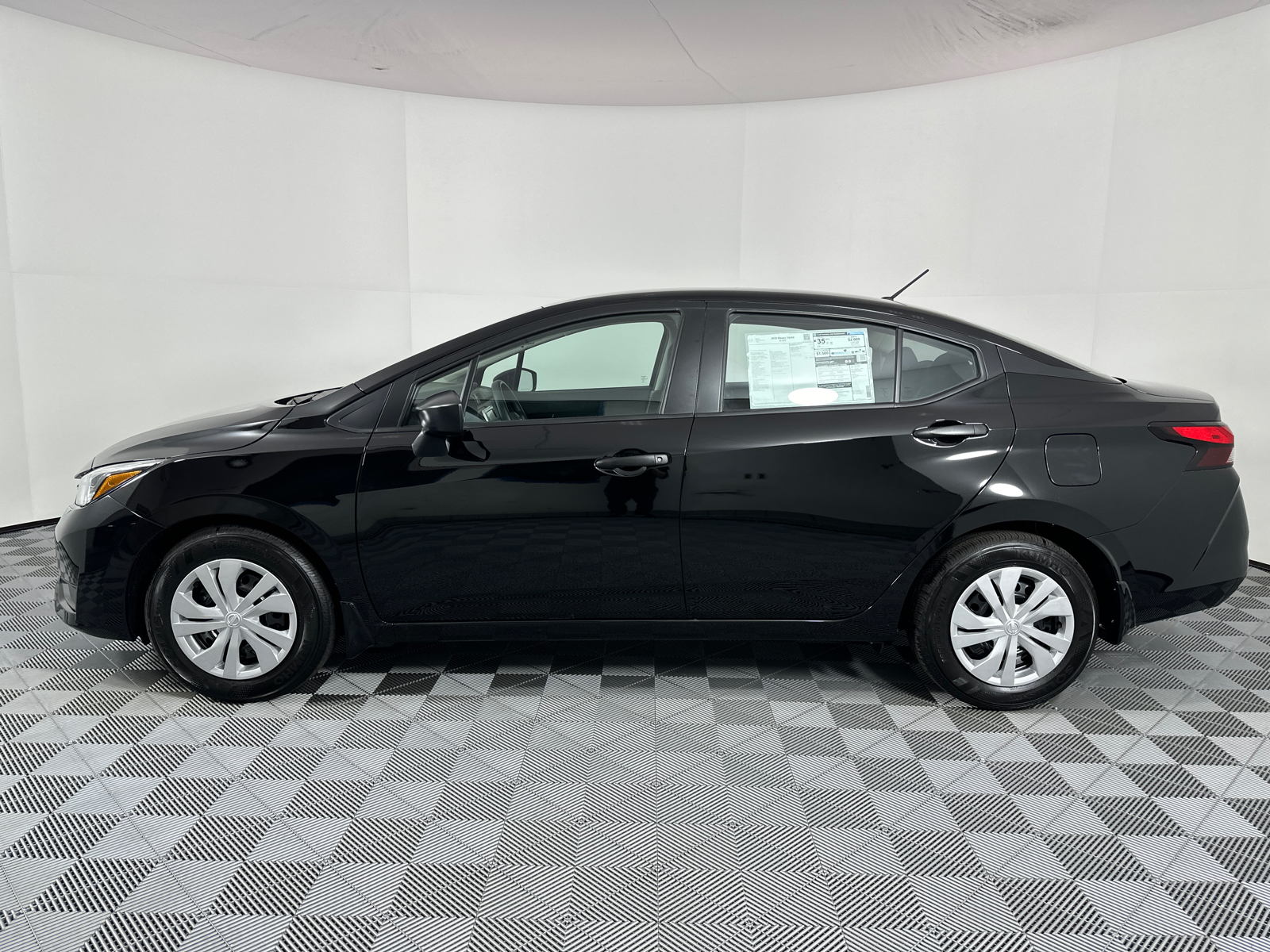 2025 Nissan Versa 1.6 S 4