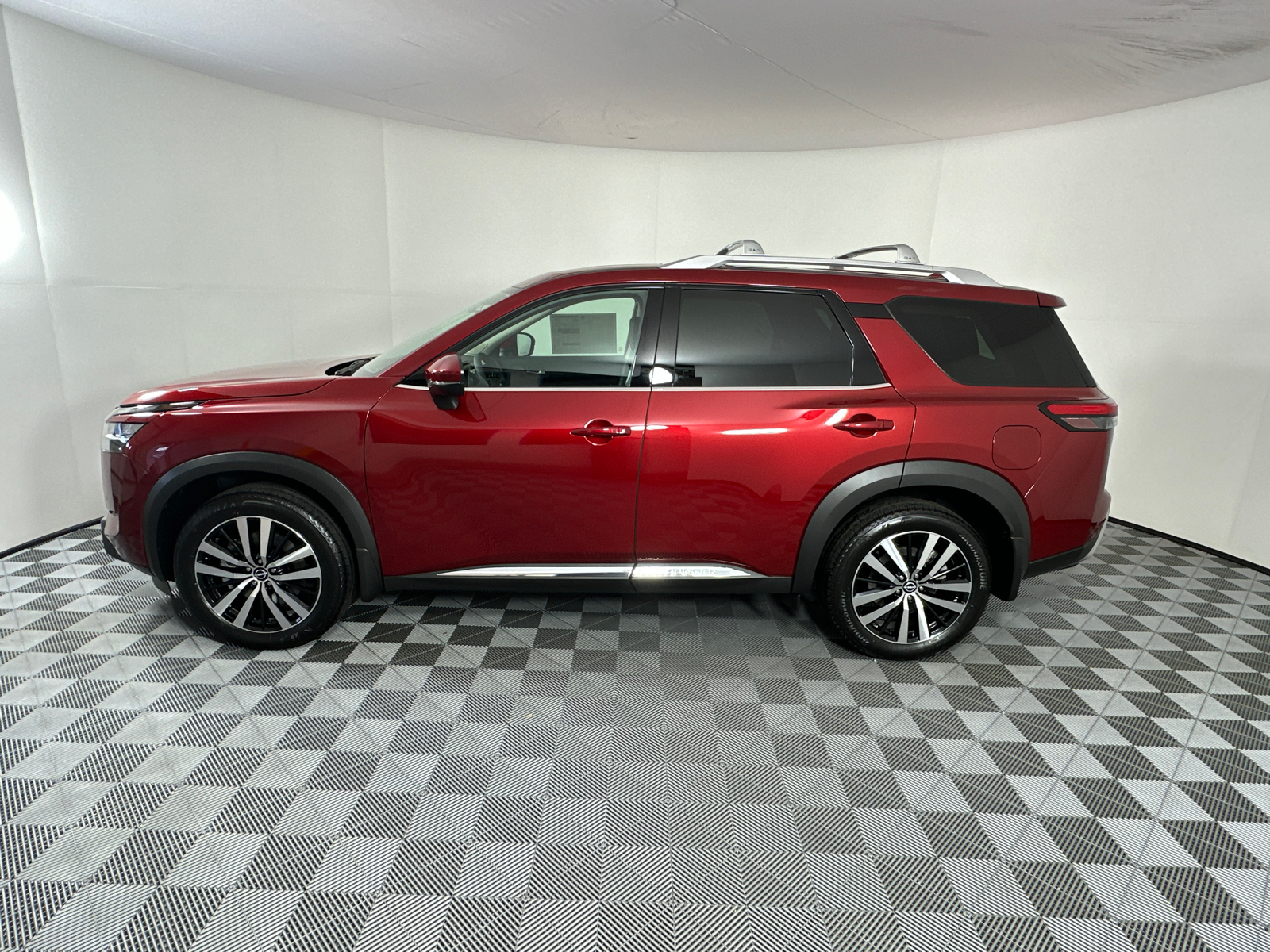 2024 Nissan Pathfinder Platinum 4