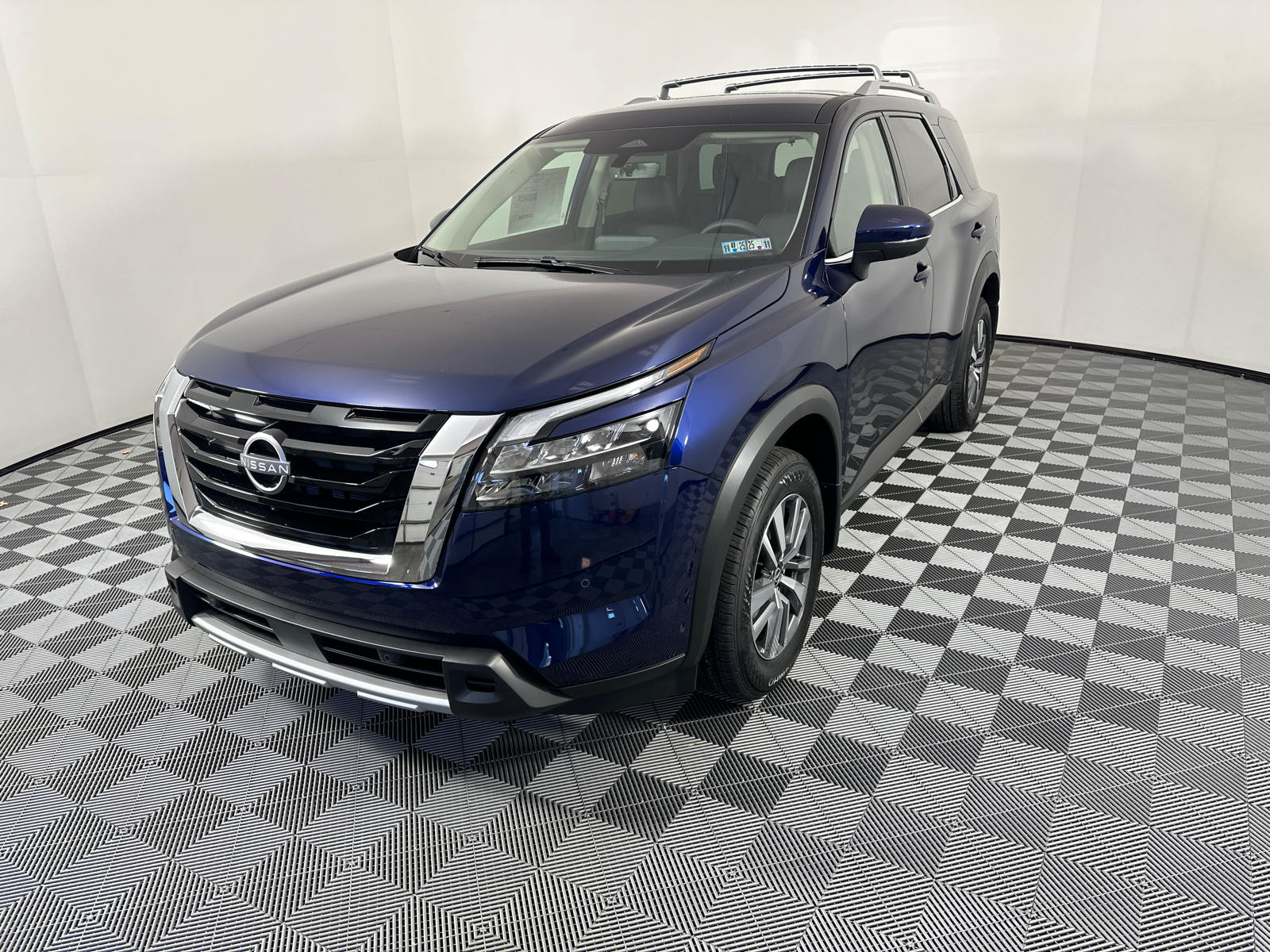 2025 Nissan Pathfinder SL 3