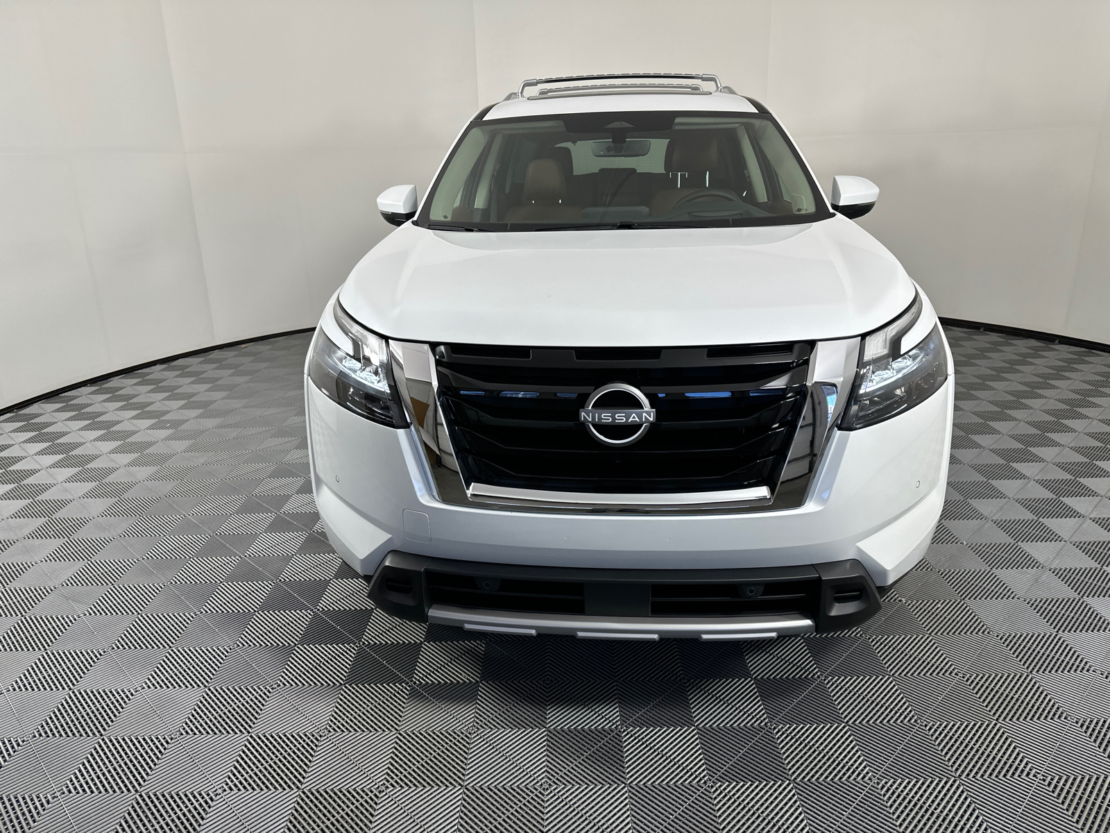 2025 Nissan Pathfinder Platinum 2