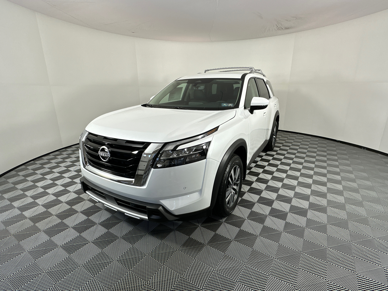 2025 Nissan Pathfinder SL 3