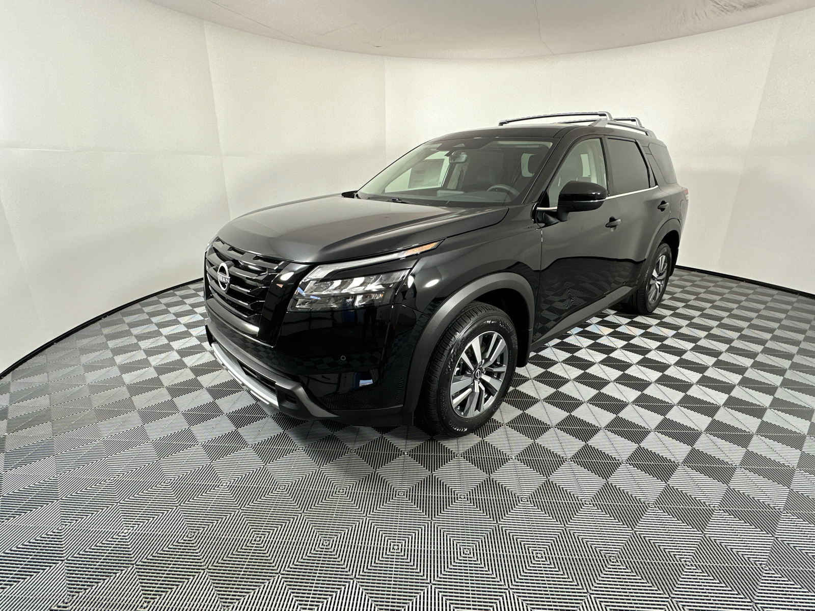 2025 Nissan Pathfinder SL 3