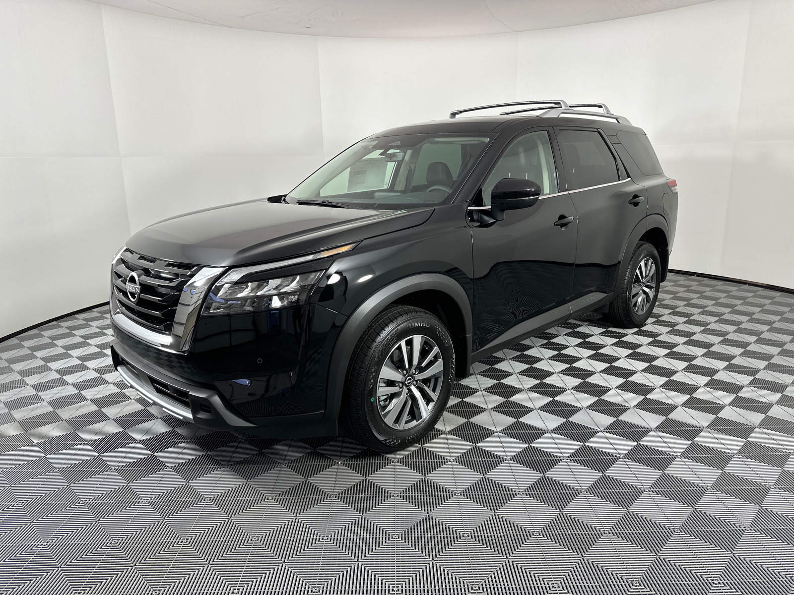 2025 Nissan Pathfinder SL 3