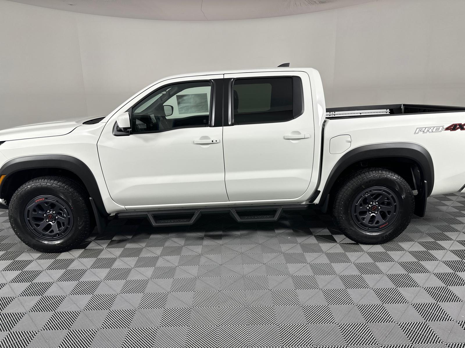 2025 Nissan Frontier PRO-4X 4