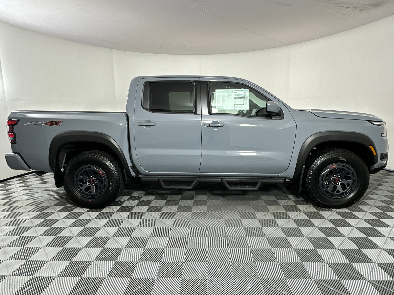 2025 Nissan Frontier PRO-4X 8