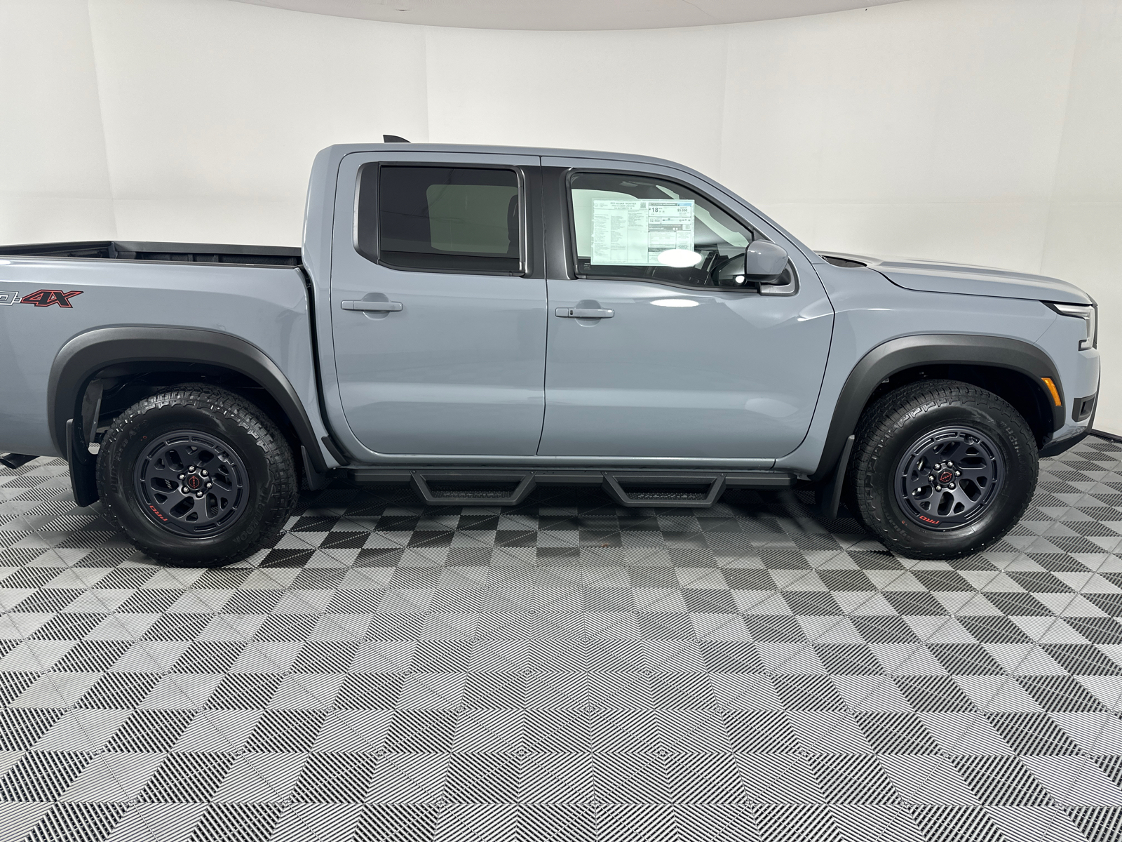 2025 Nissan Frontier PRO-4X 8