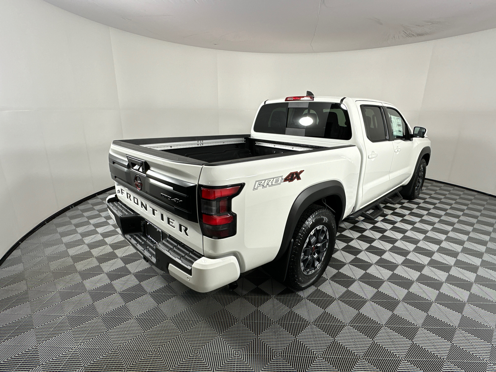 2025 Nissan Frontier PRO-4X 7