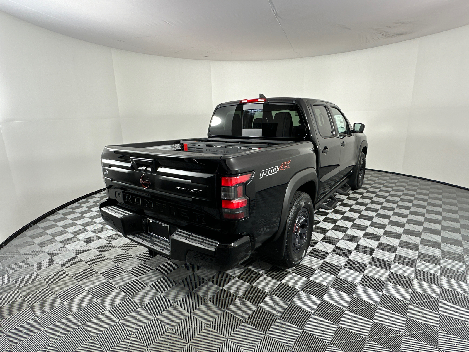 2025 Nissan Frontier PRO-4X 7