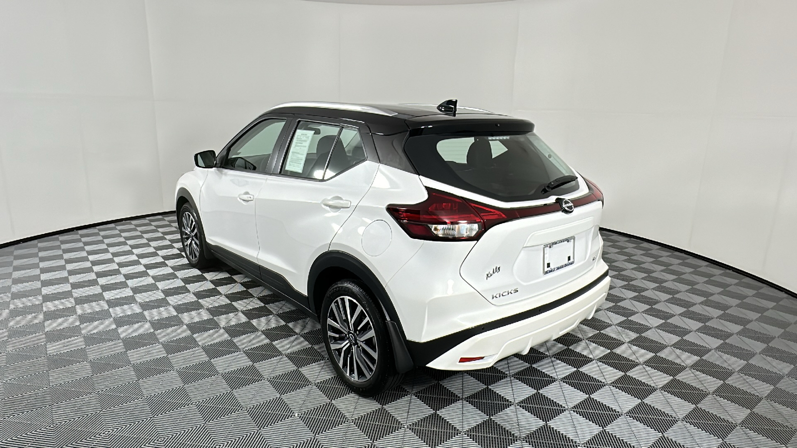 2022 Nissan Kicks SV 5