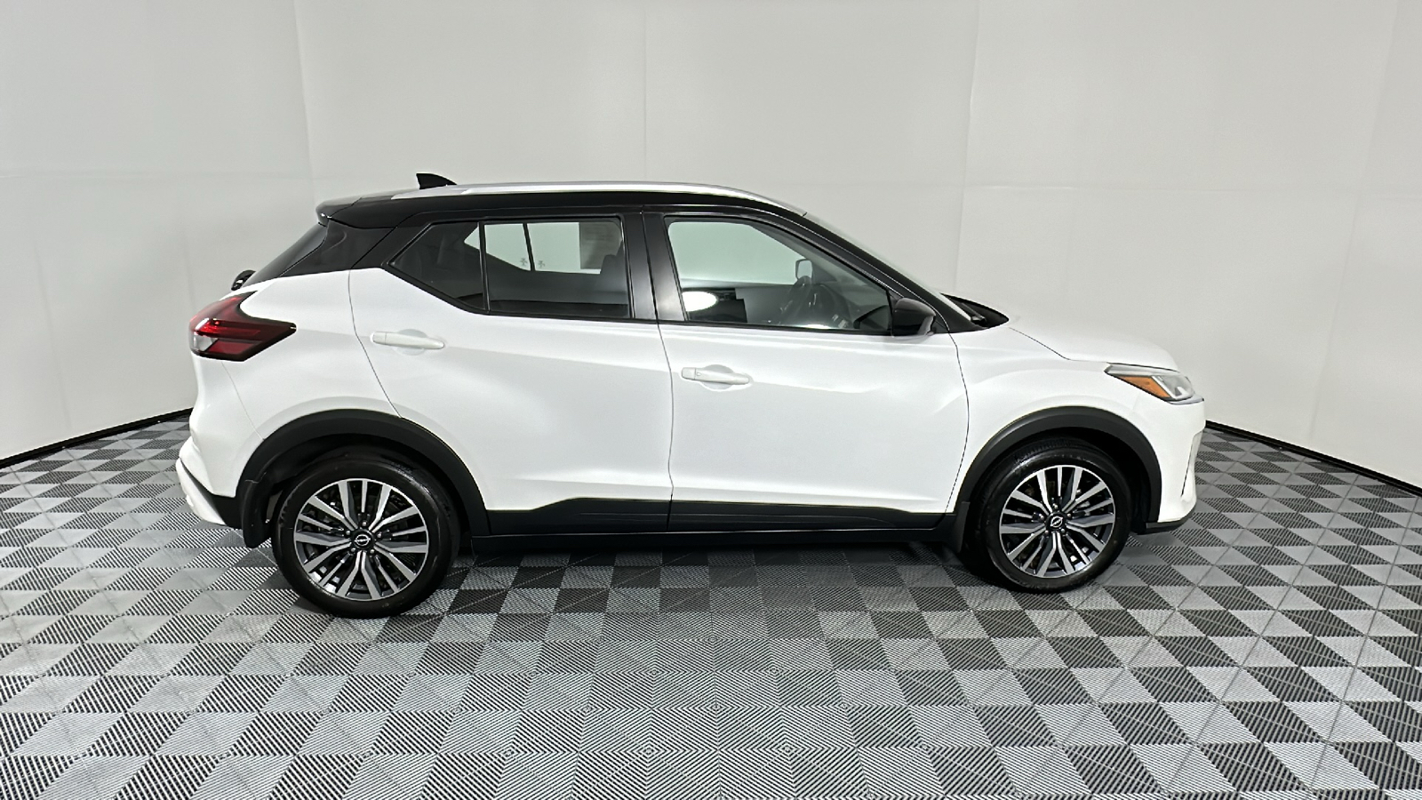 2022 Nissan Kicks SV 8