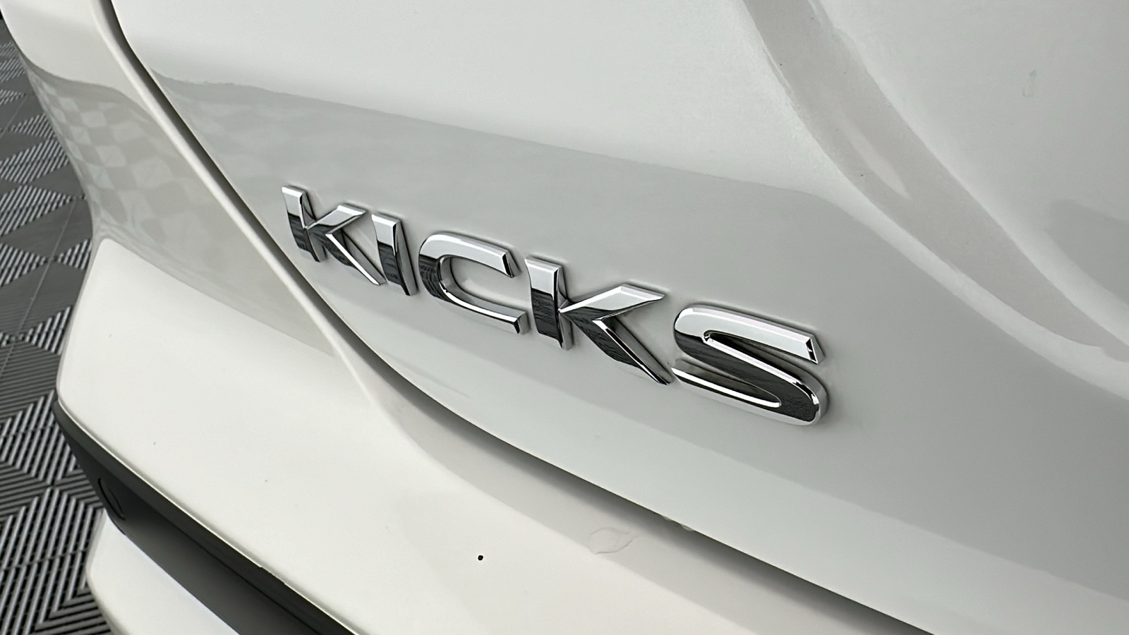 2022 Nissan Kicks SV 10