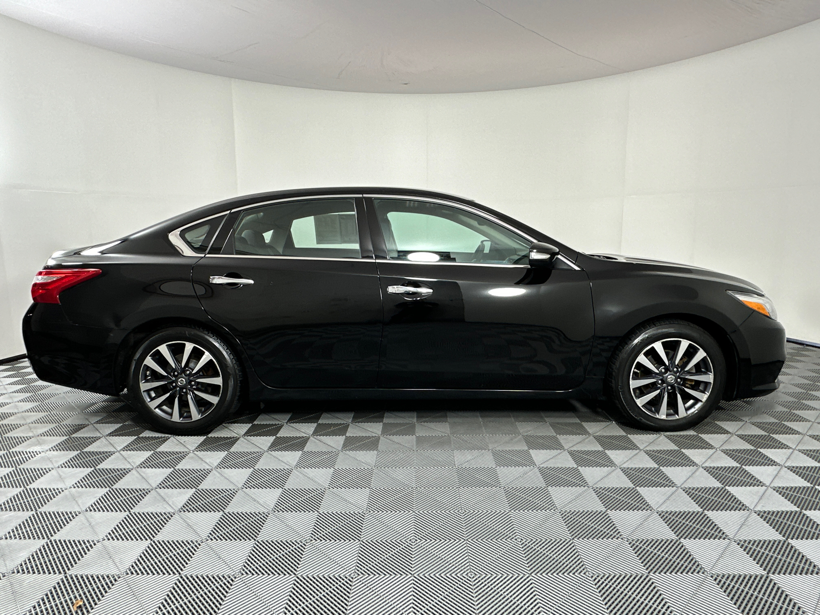 2017 Nissan Altima 2.5 SL 8