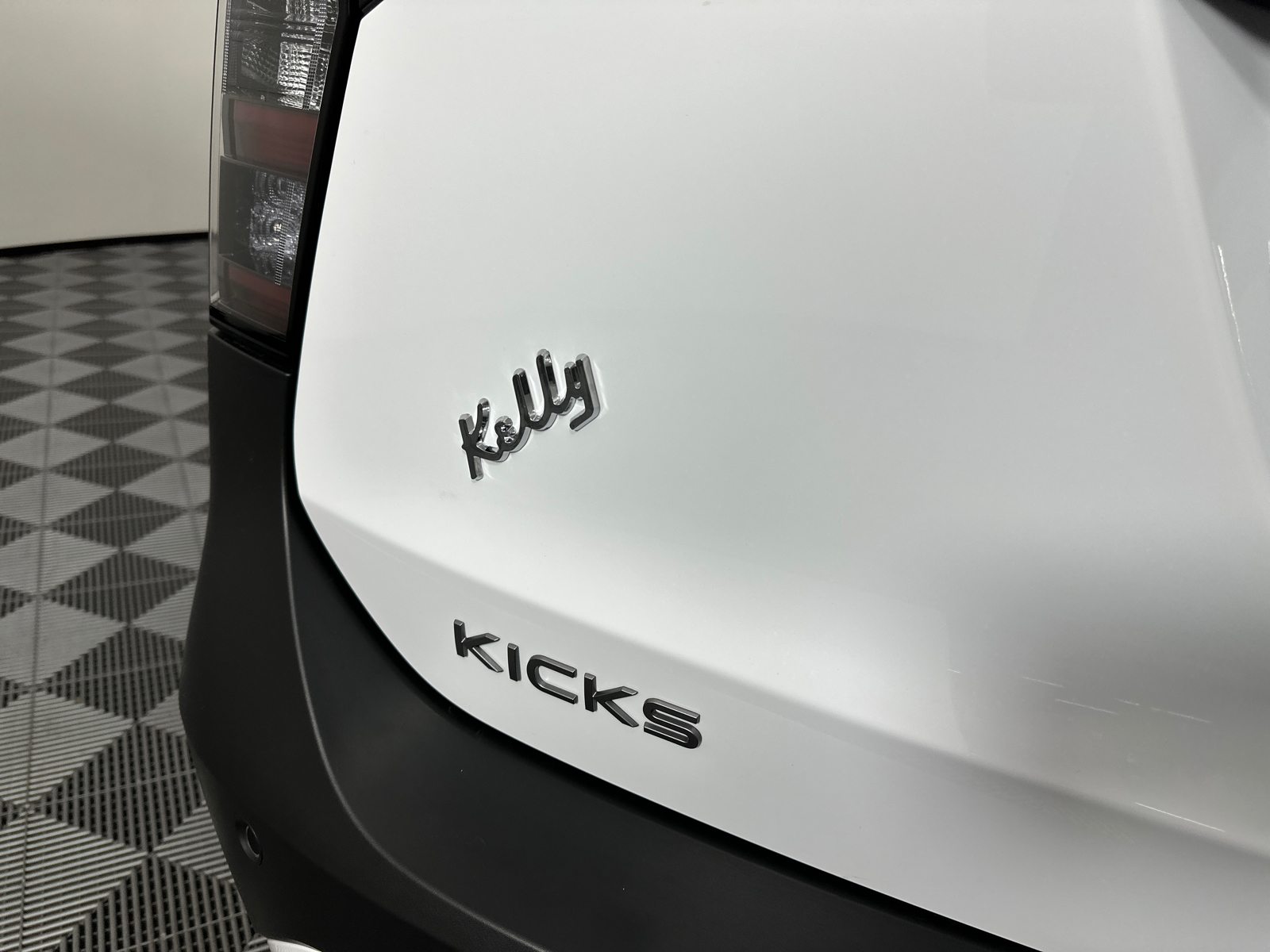 2025 Nissan Kicks SV 9