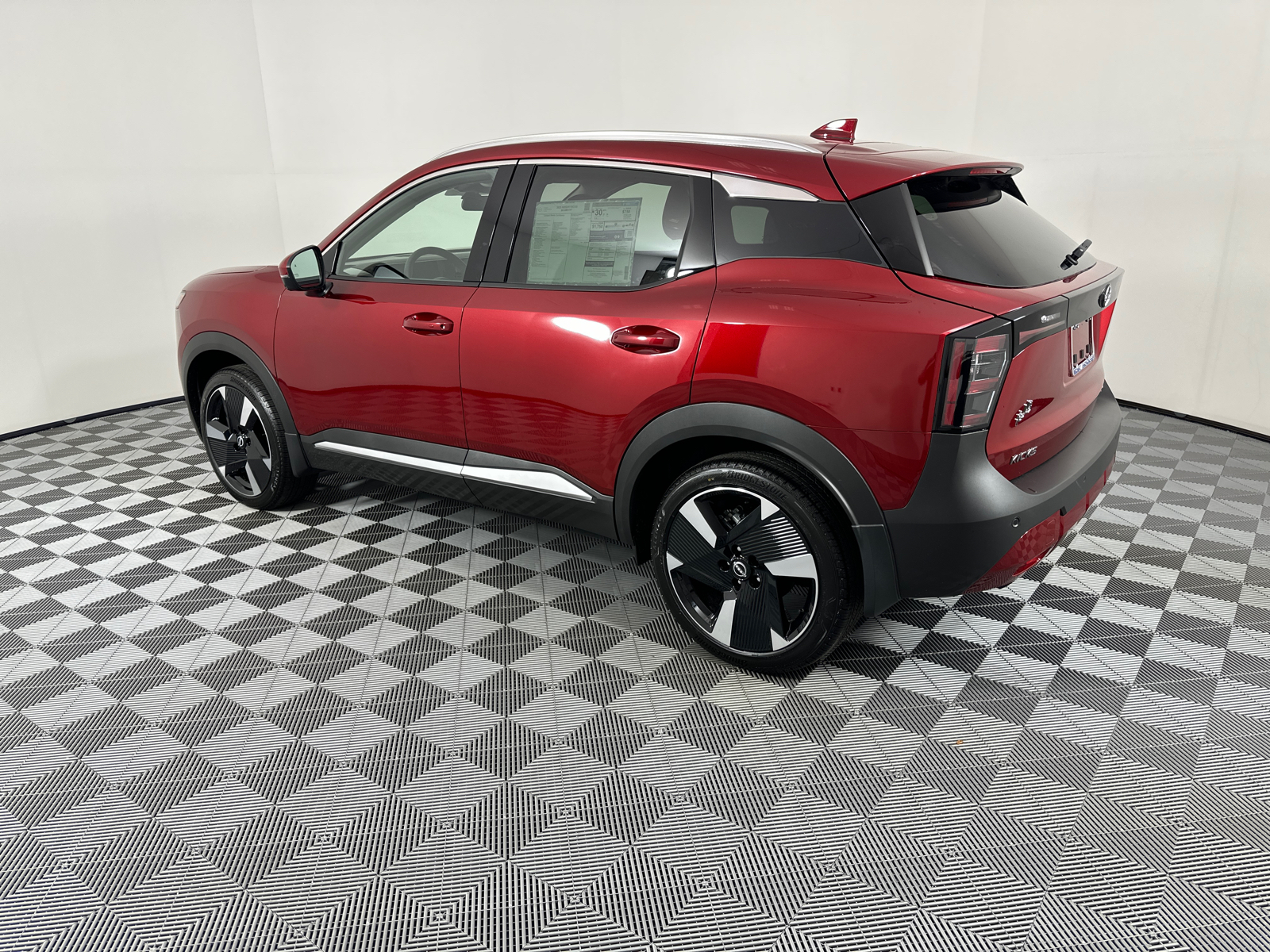 2025 Nissan Kicks SR 5