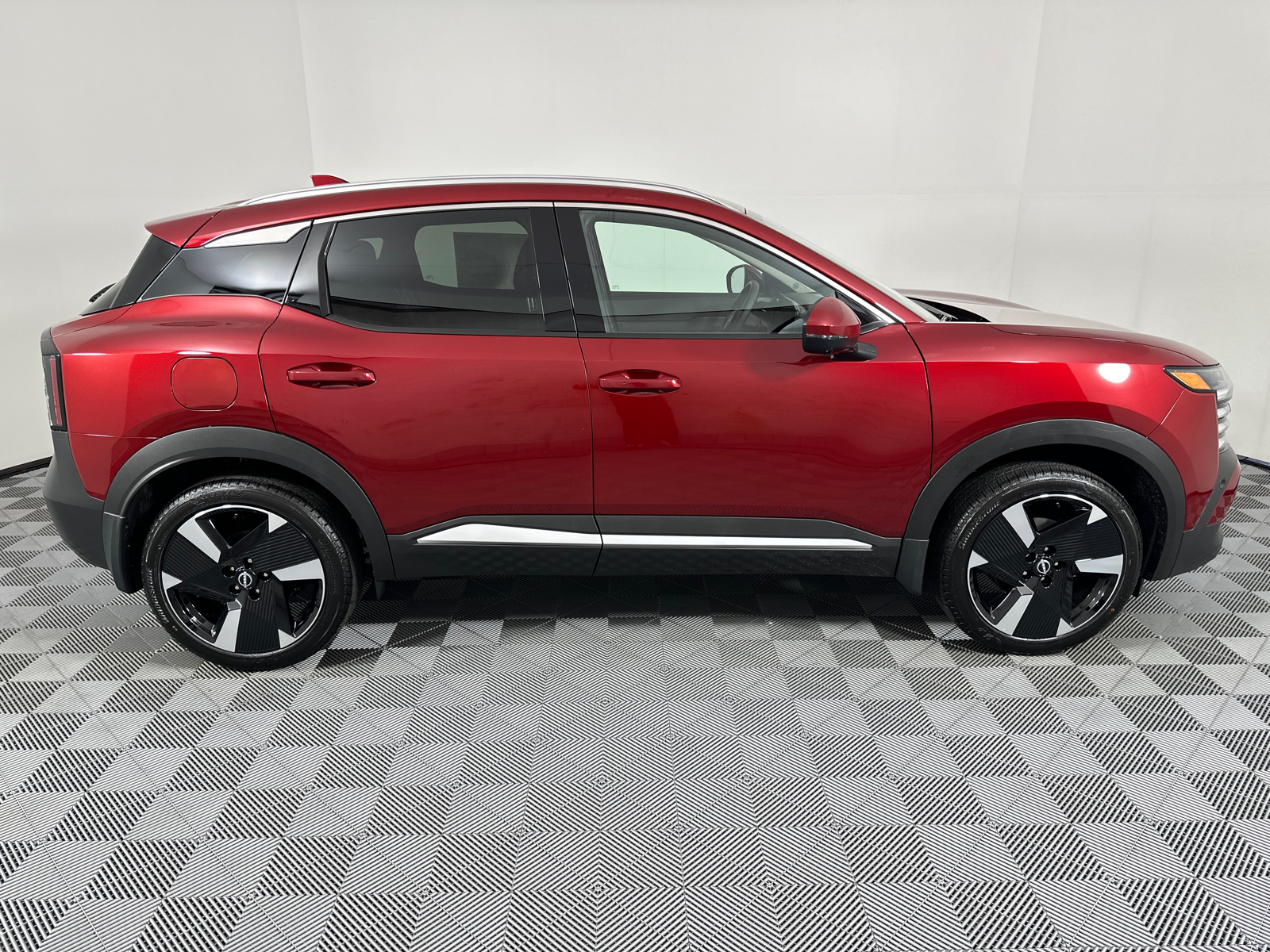 2025 Nissan Kicks SR 8