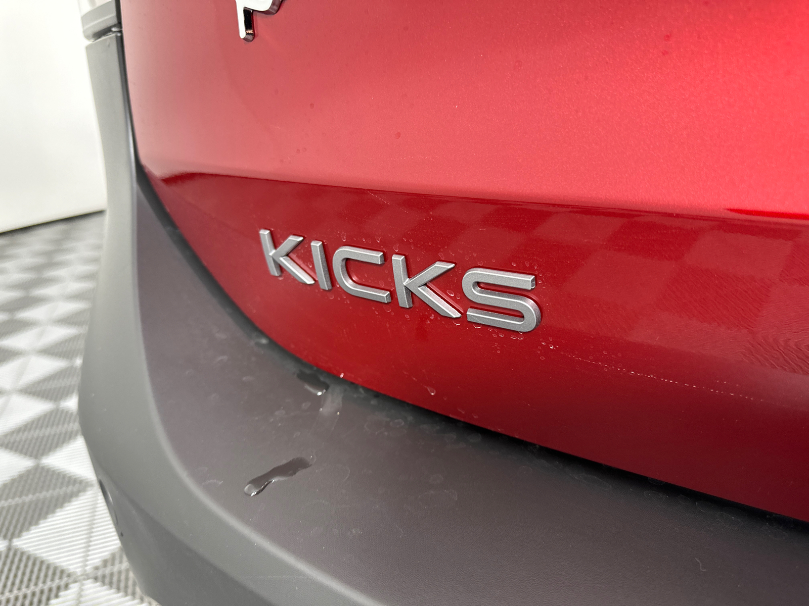 2025 Nissan Kicks SR 9