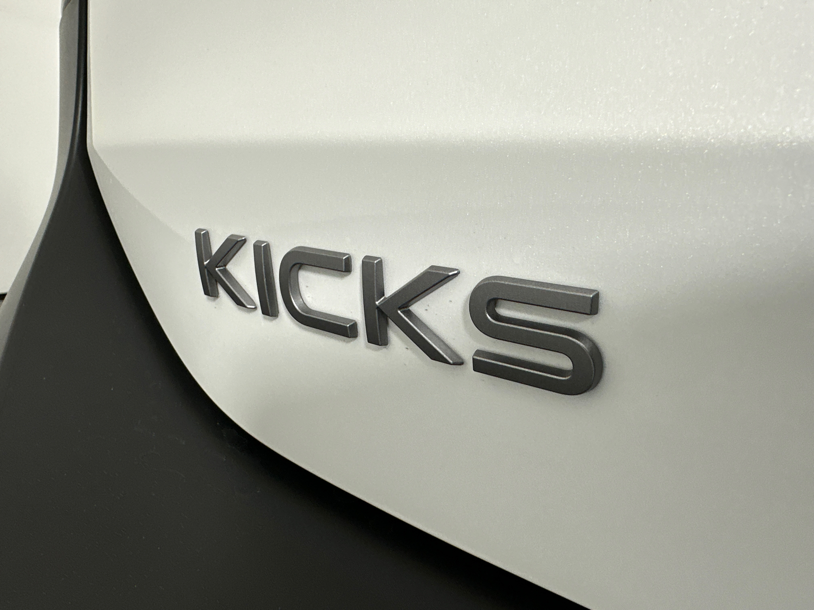 2025 Nissan Kicks SR 10