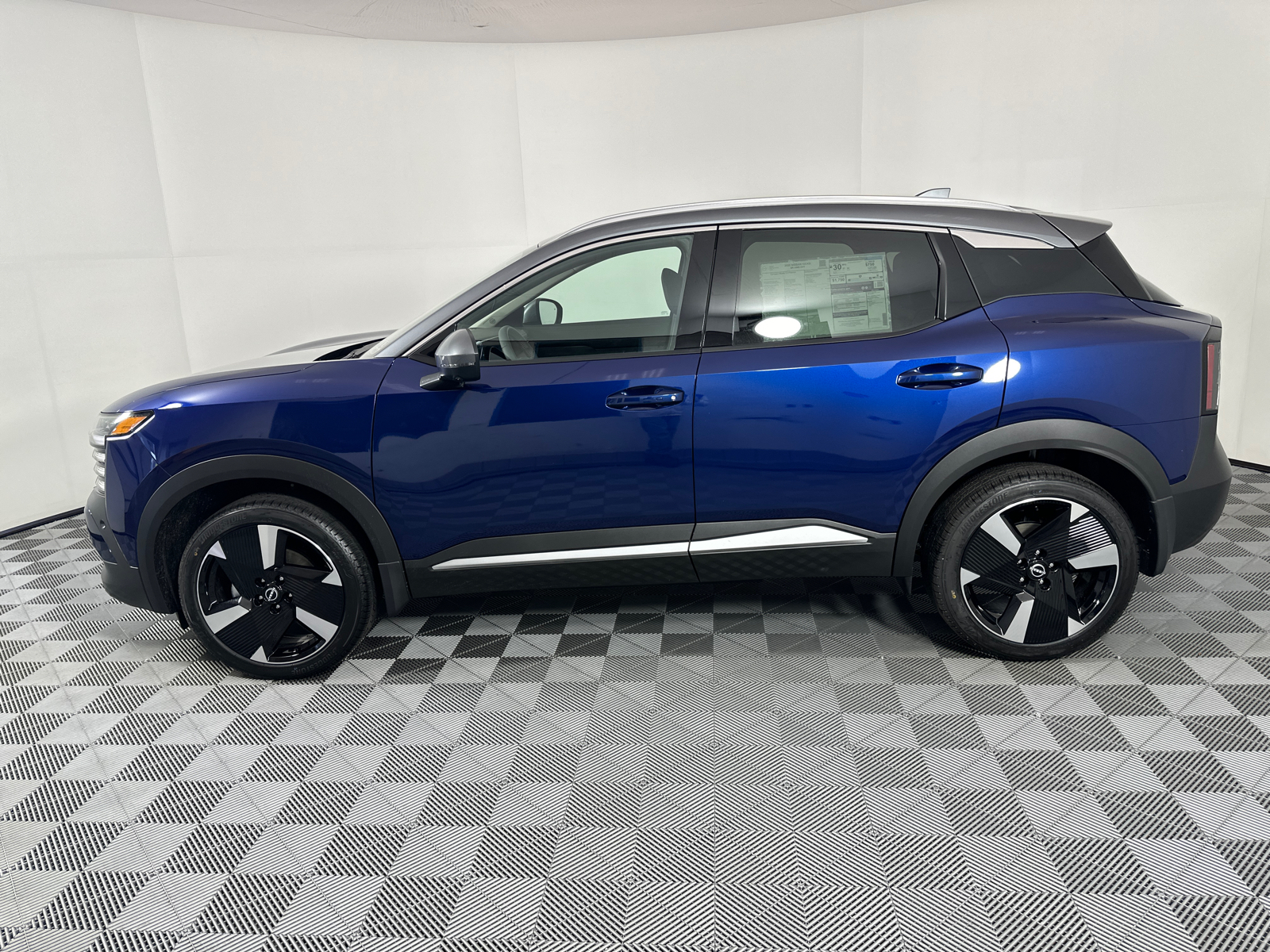 2025 Nissan Kicks SR 4