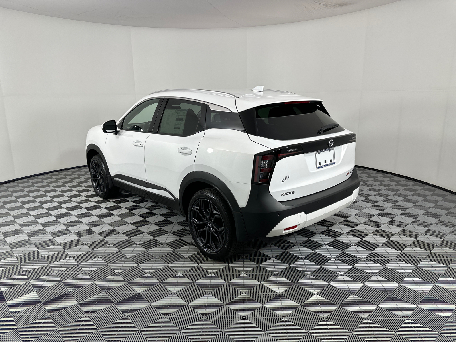 2025 Nissan Kicks SR 5