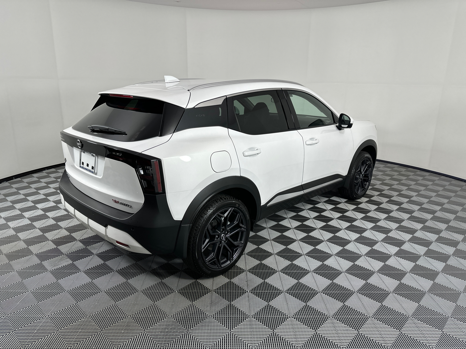 2025 Nissan Kicks SR 7