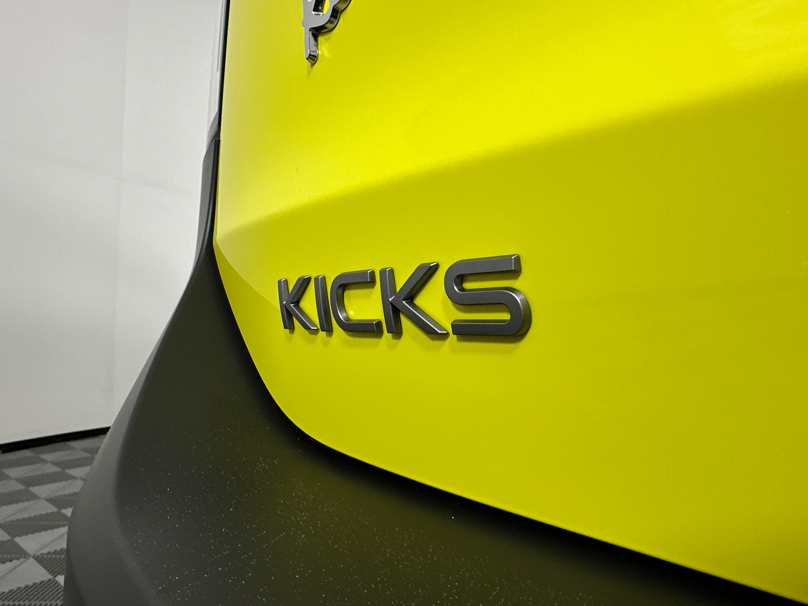 2025 Nissan Kicks SR 10