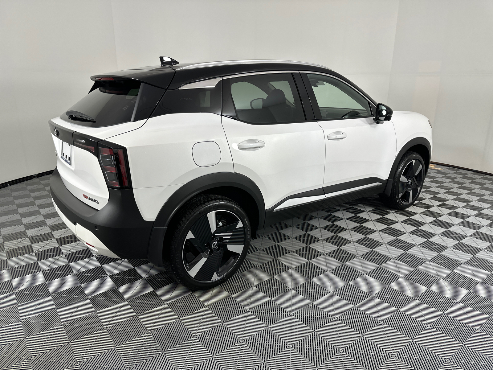 2025 Nissan Kicks SR 7