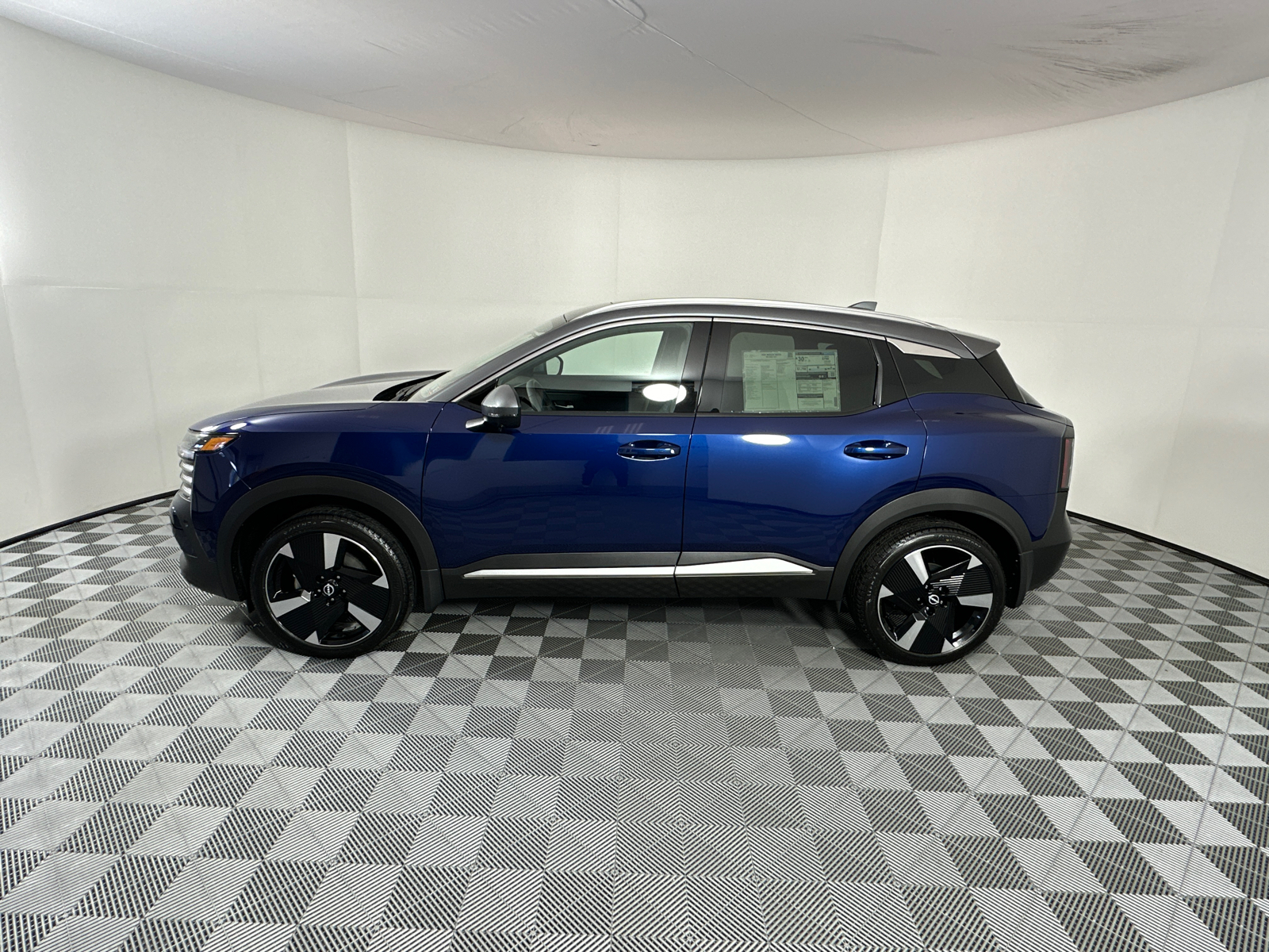 2025 Nissan Kicks SR 4