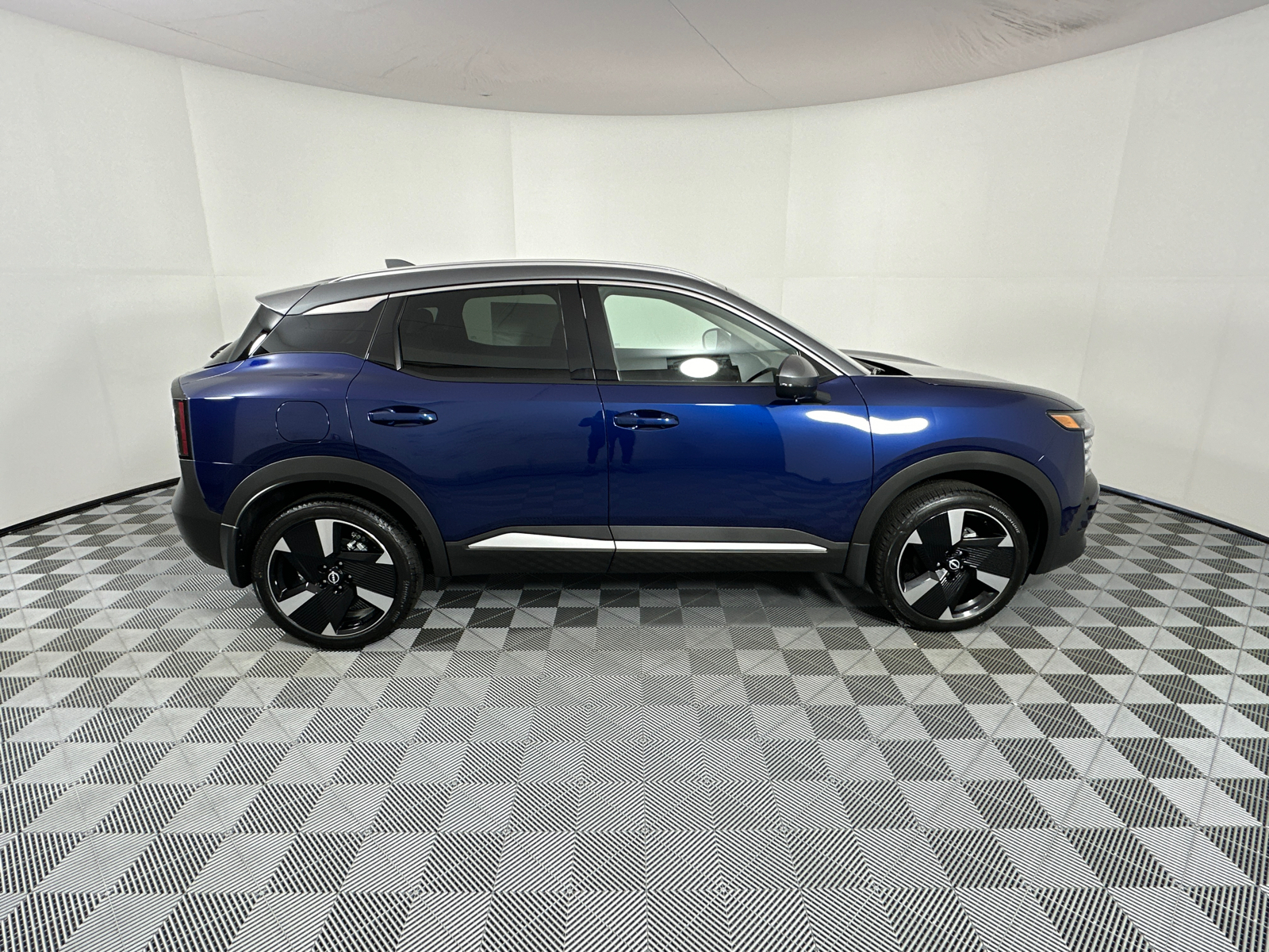 2025 Nissan Kicks SR 8