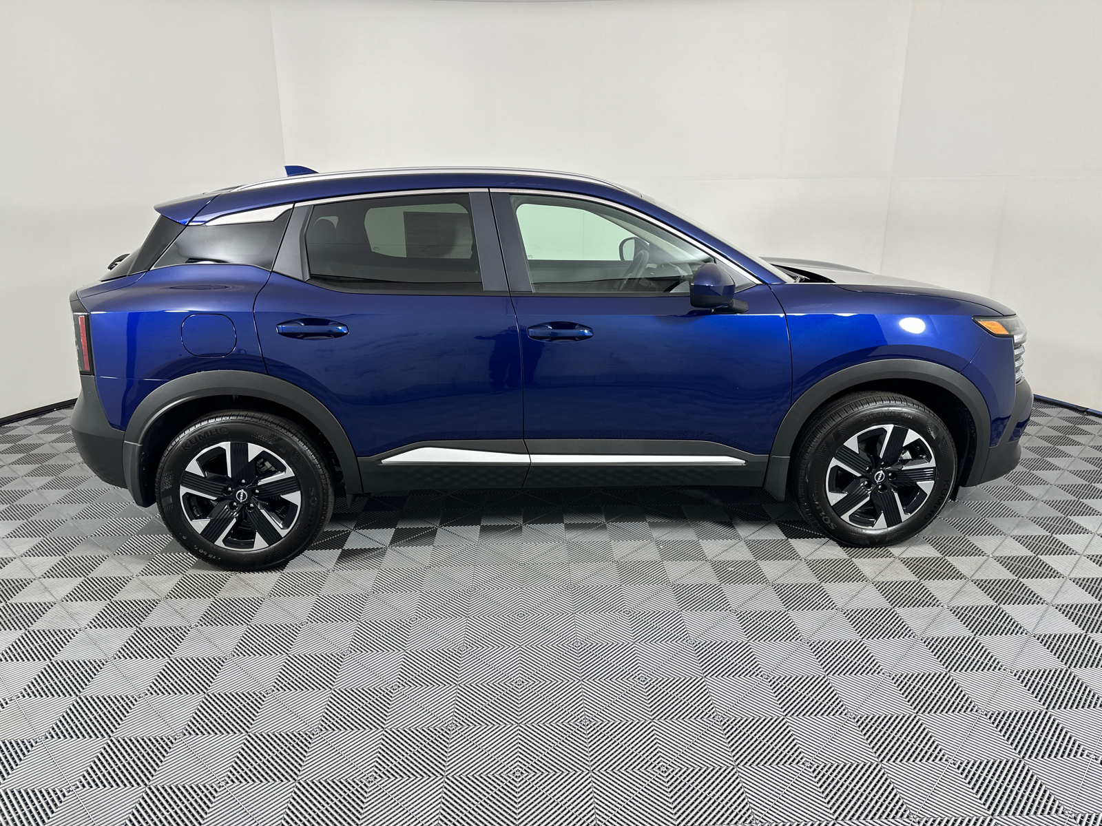 2025 Nissan Kicks SV 8