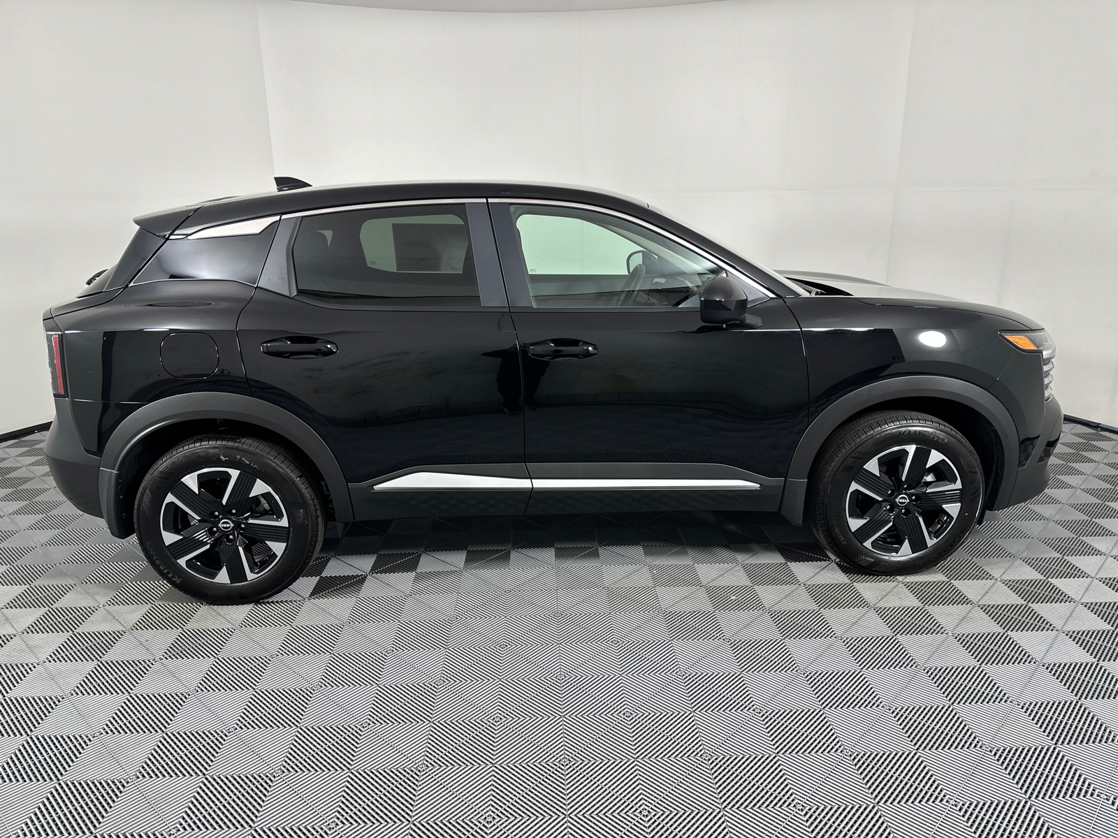 2025 Nissan Kicks SV 8