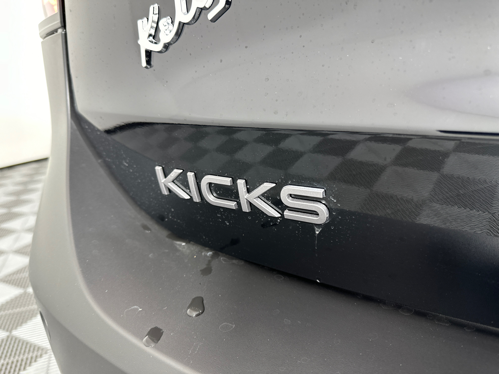 2025 Nissan Kicks SV 9