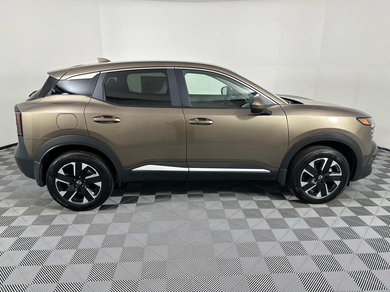 2025 Nissan Kicks SV 8