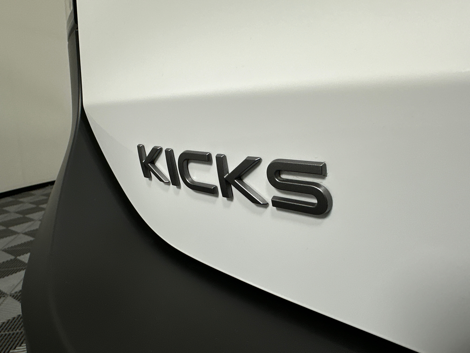 2025 Nissan Kicks S 10