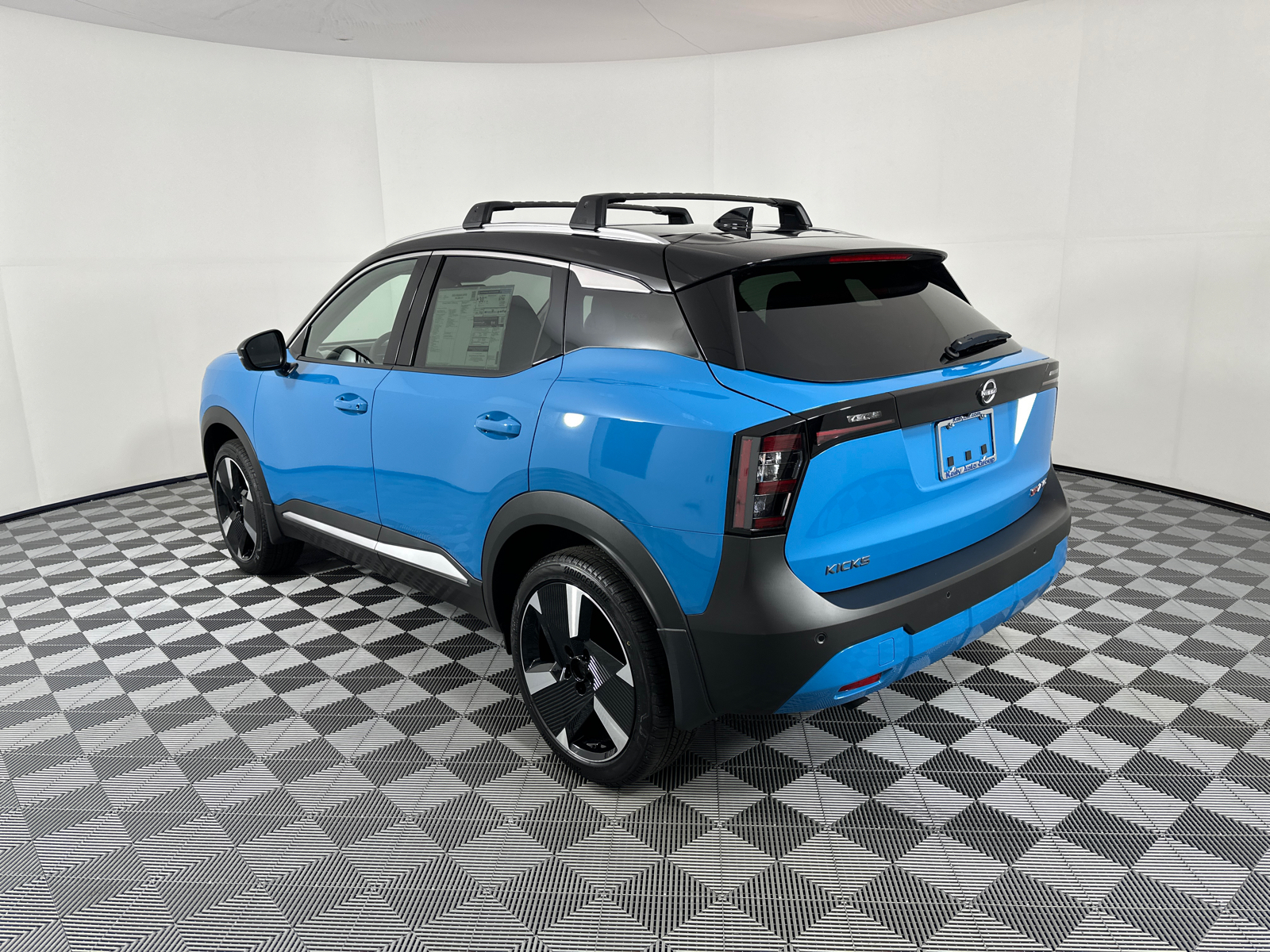 2025 Nissan Kicks SR 5