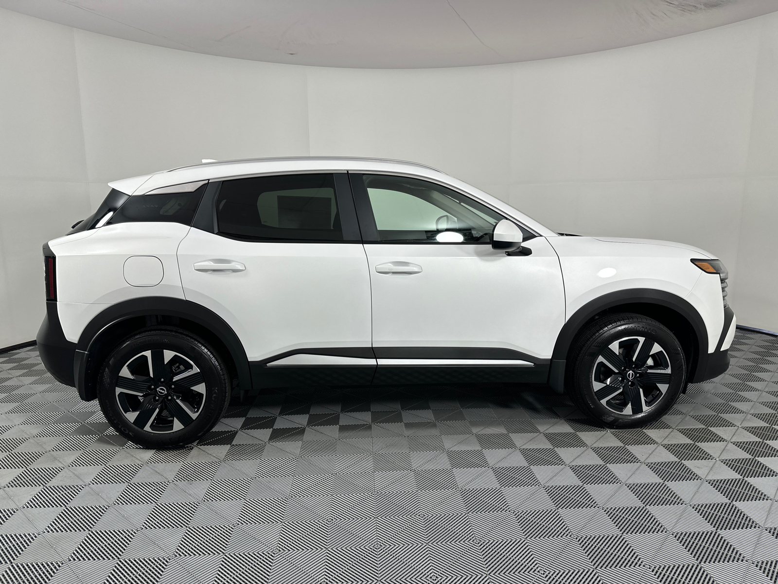 2025 Nissan Kicks SV 8