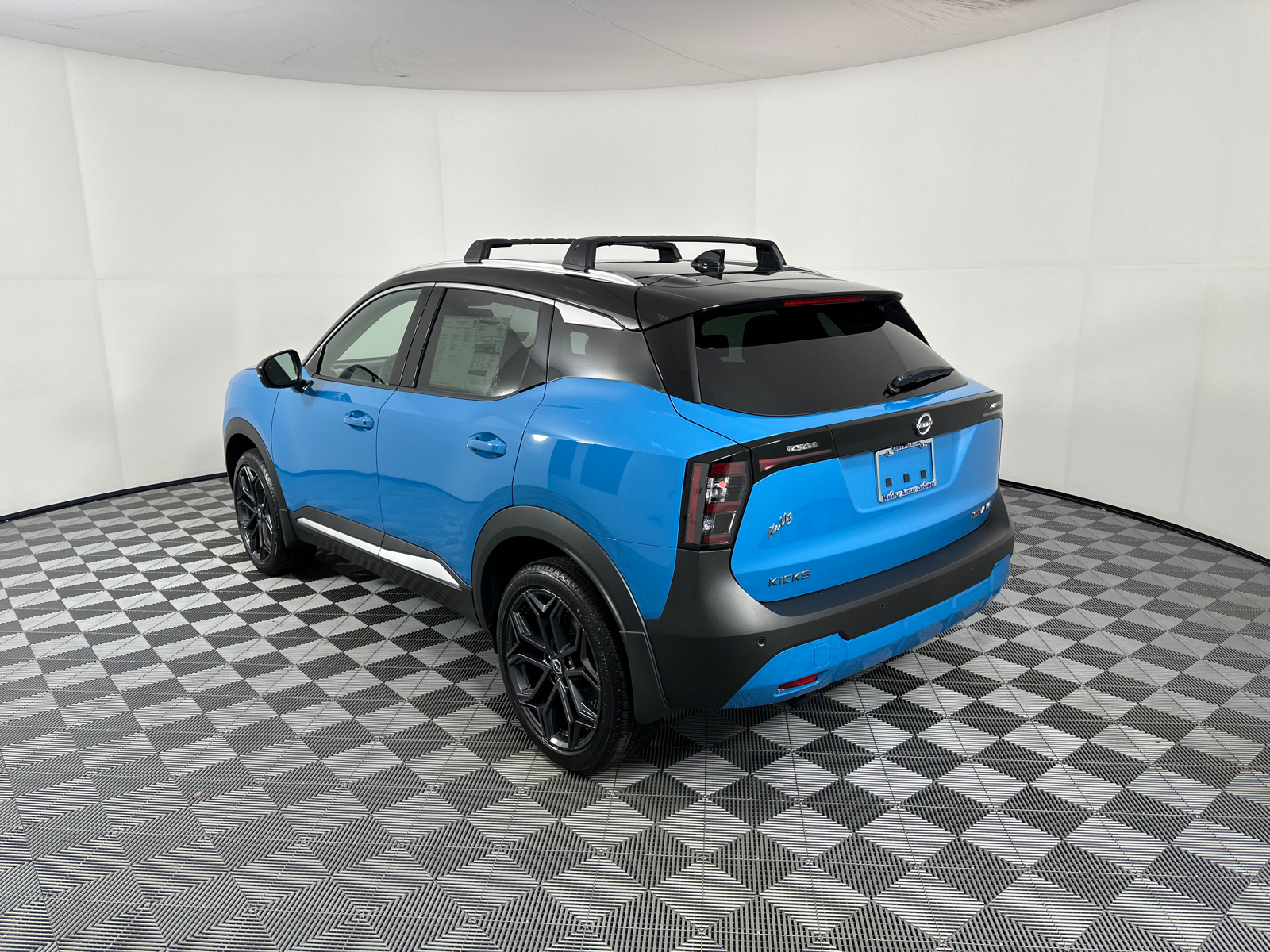 2025 Nissan Kicks SR 5